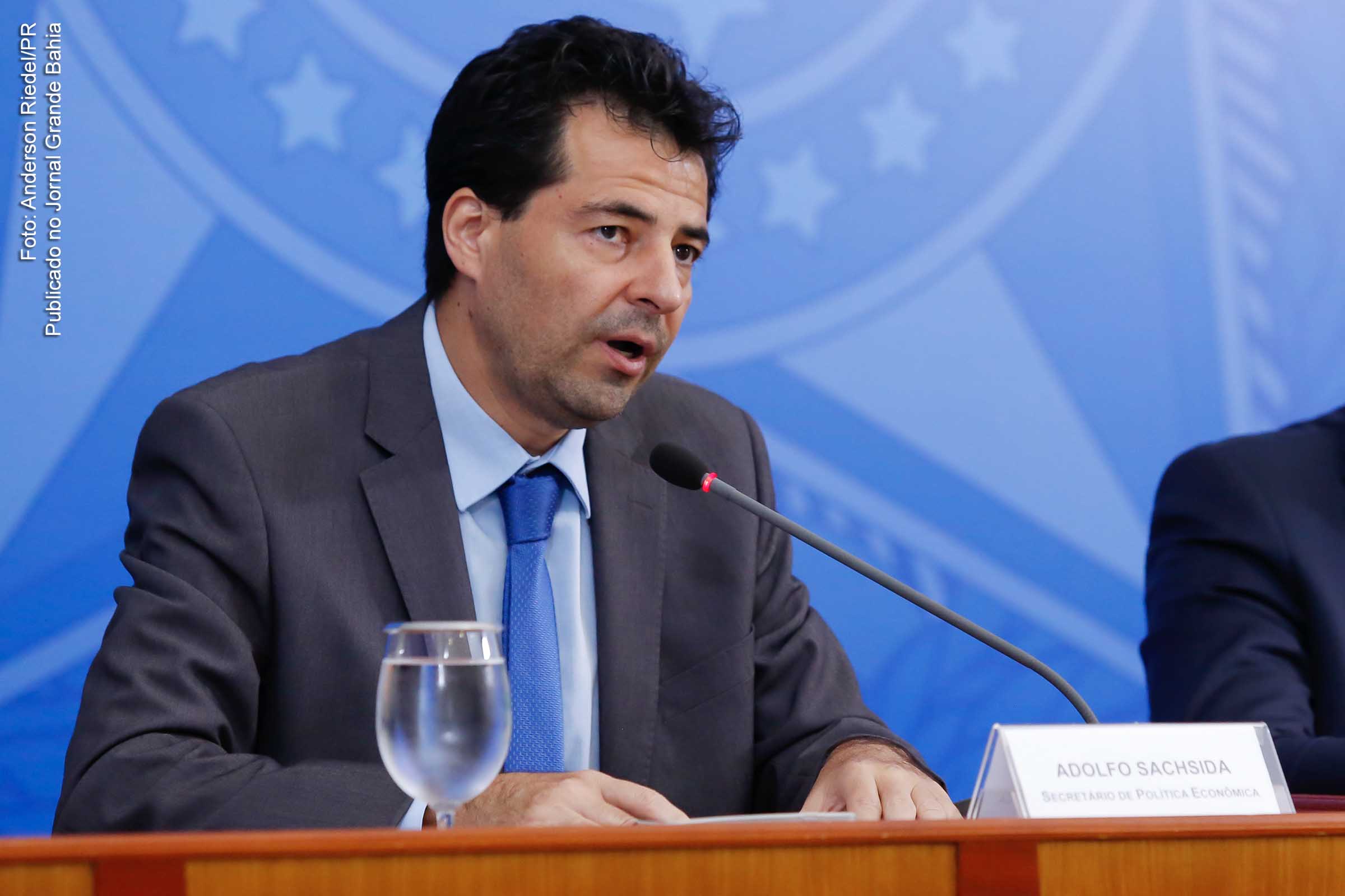 Ministro diz que Governo Bolsonaro não pode interferir nos preços da Petrobras; Brasil é país desgovernado pela extrema-direita