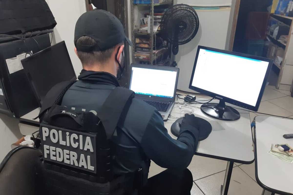 Polícia Federal atua no combate ao tráfico ilegal de armas.