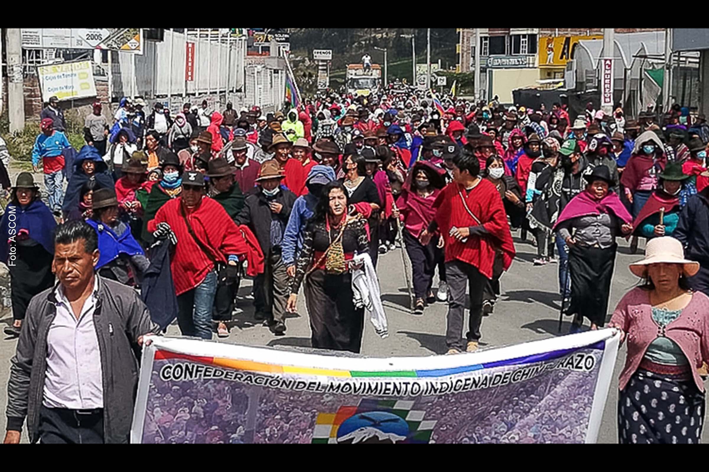 Com duração de 30 dias, decreto inclui toque de recolher noturno e mobilização das Forças Armadas para conter as manifestações no Equador.