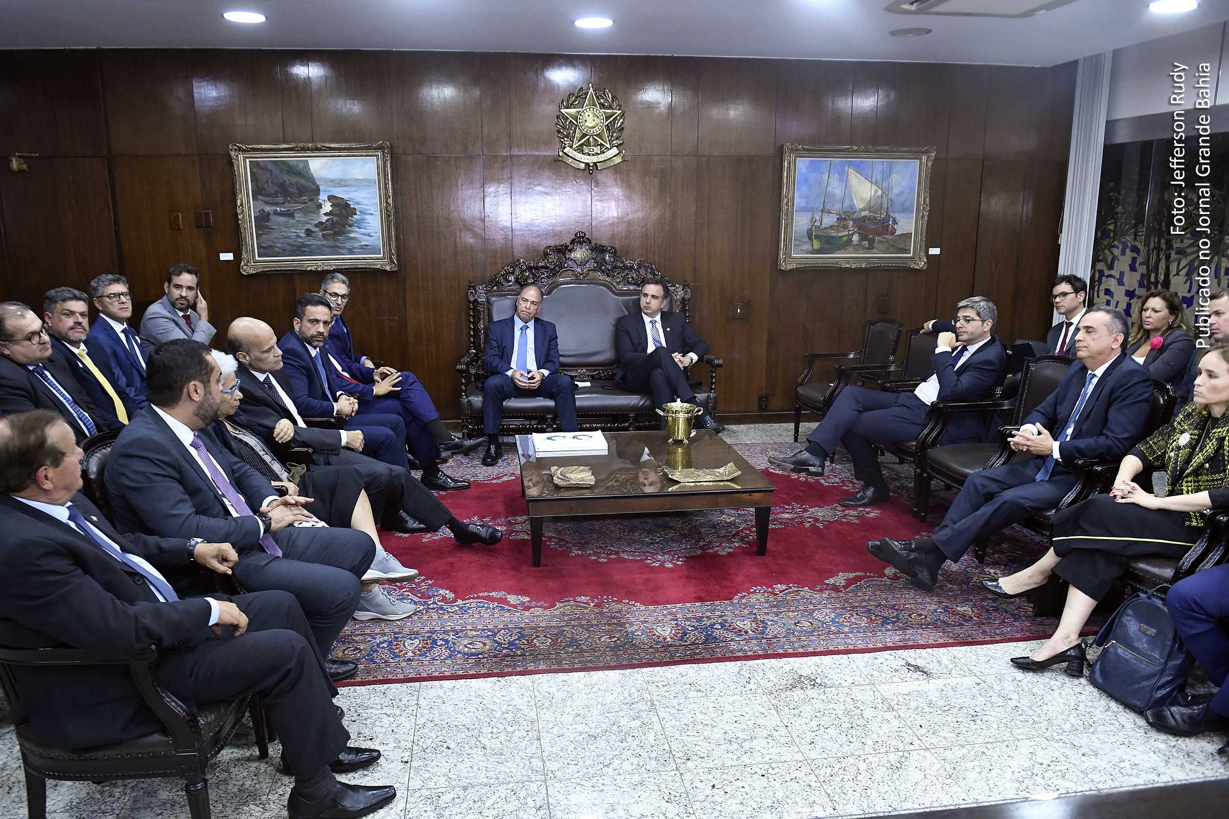 Senador Rodrigo Pacheco e Fernando Bezerra Coelho reuniram-se com governadores. Rui Costa criticou proposta eleitoreira e diz que serve para enriquecer acionistas do setor de combustíveis.