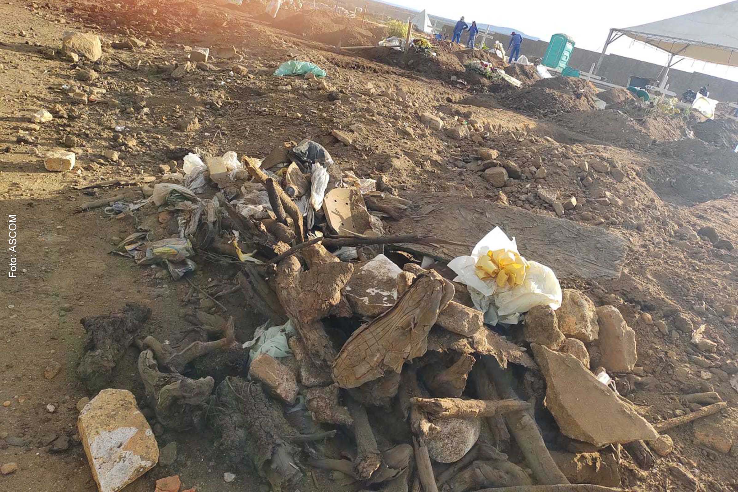 Obra do Cemitério Municipal Vitória da Conquista custou mais de R$700 mil de dinheiro público, mas causa indignação na população pelo descaso de limpeza.