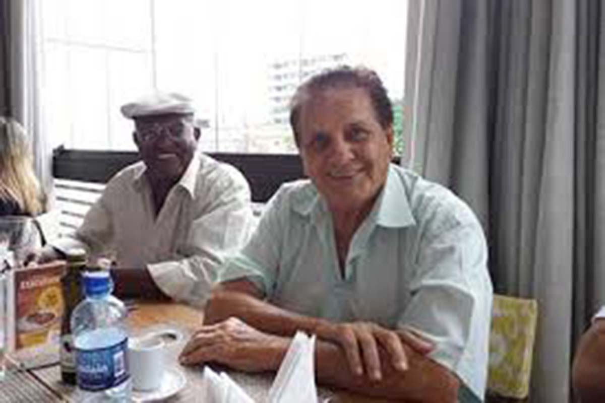 Na Confraria Cloves Figueiredo que esteve drinkando.