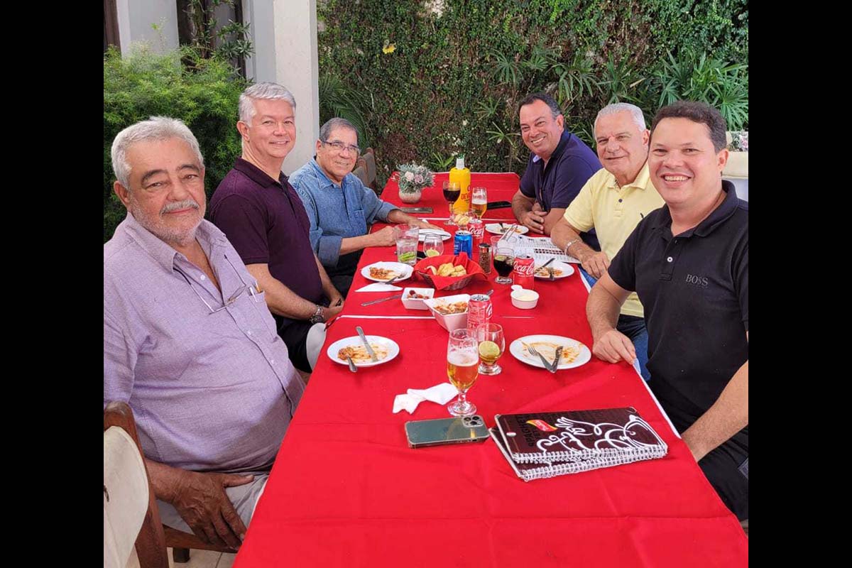 A Confraria dos Gastrônomos com almoço presidido por Wilsinho Pereira, na sexta feira.