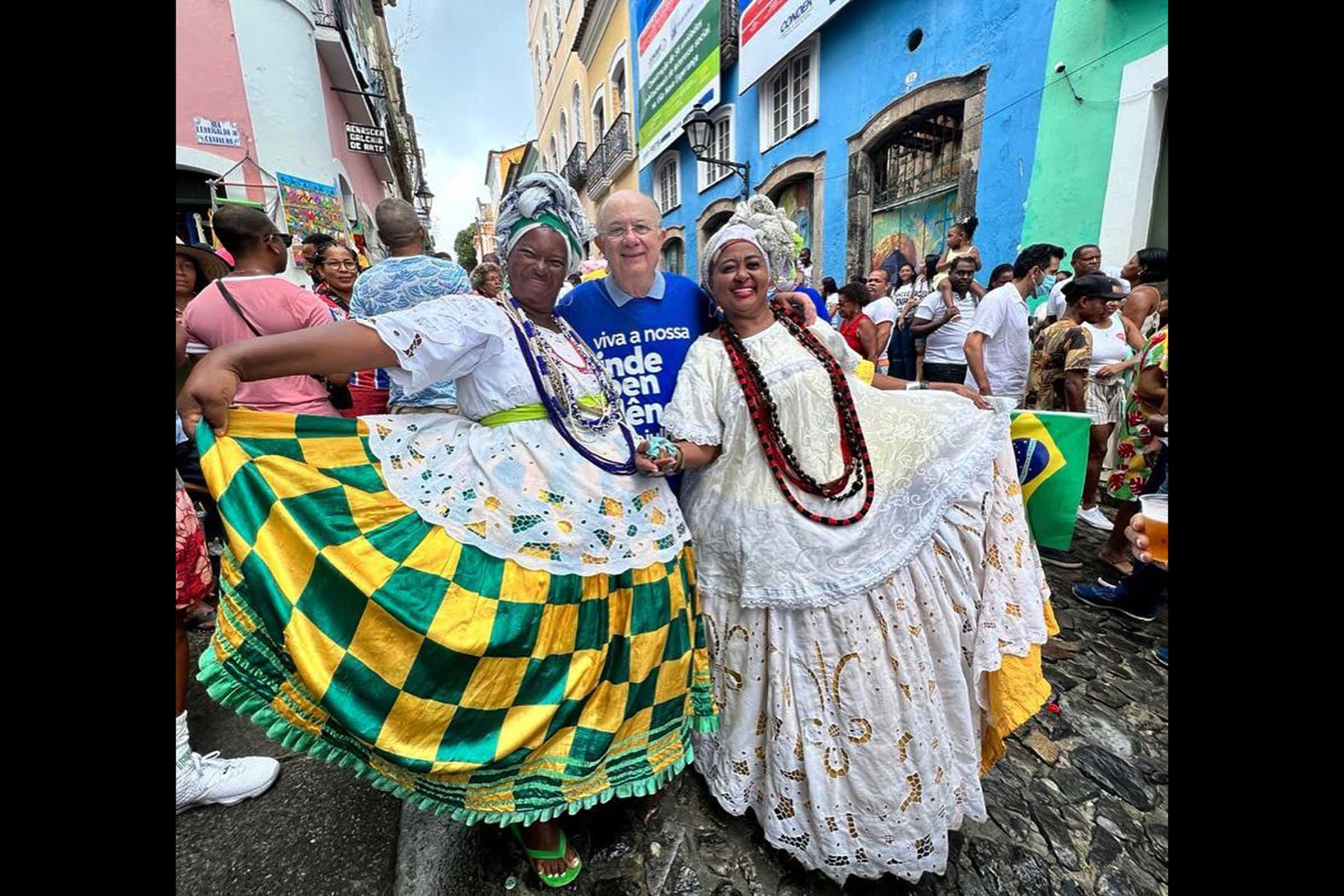 Ex-prefeito de Feira de Santana, José Ronaldo completa 71 anos.