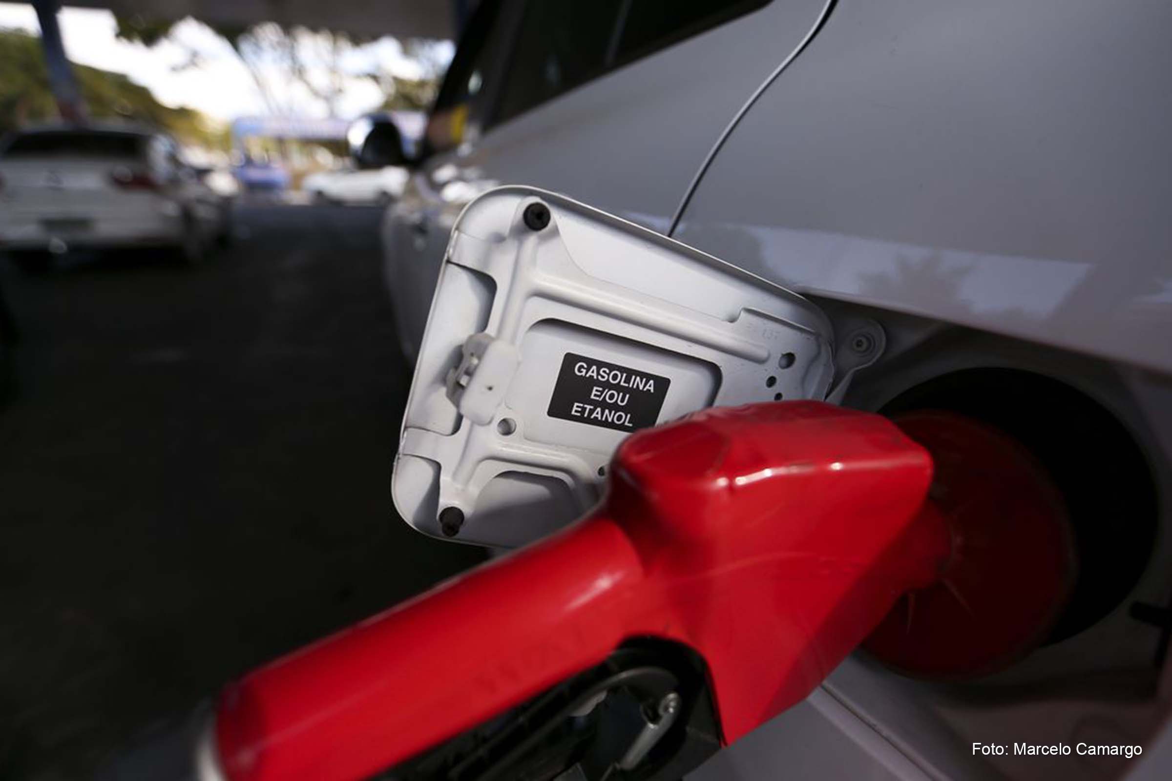 Parcela da Petrobras no preço ao consumidor cairá de R$ 2,81, em média, para R$ 2,70 a cada litro vendido na bomba.