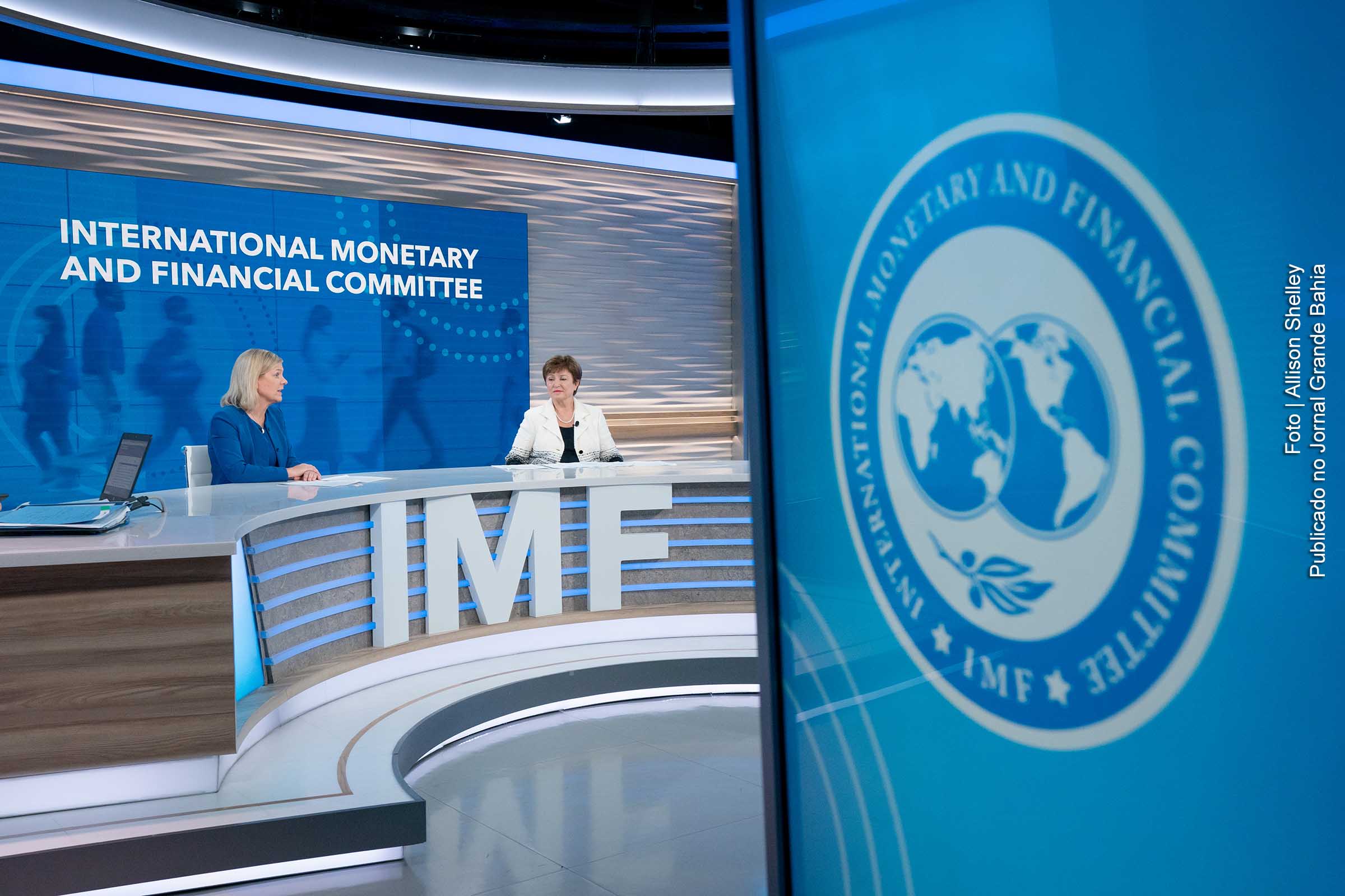 As perspectivas econômicas mundiais do FMI reduziram a estimativa de crescimento do PIB global em 2022 para 3,2%, 0,4 pontos percentuais abaixo da previsão de abril de 2022. A entidade melhora projeção para crescimento do PIB do Brasil em 2022 com previsão de 0,8% para 1,7%, segundo relatório.