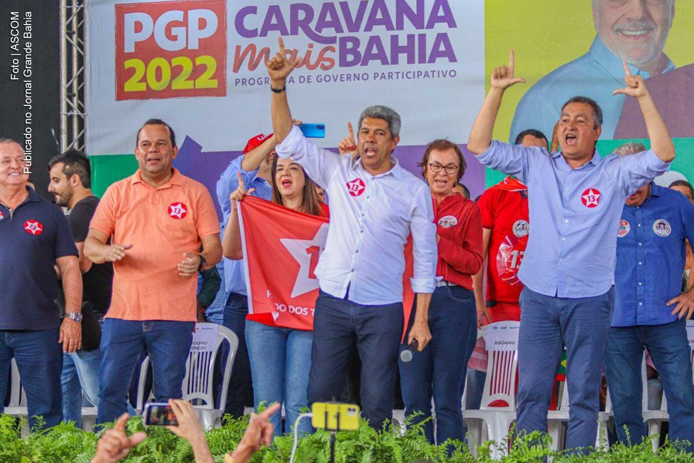 Governador Rui Costa critica o adversário ACM Neto e alerta contra o partido União Brasil, antigo PSL, legenda que abrigou o extremista de direita Jair Bolsonaro (PL), presidente da República.