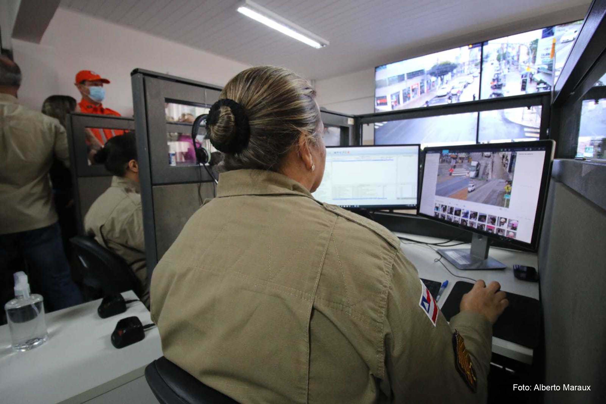 As câmeras já estão instaladas em pontos estratégicos do município e, durante a fase de teste, ajudaram na captura de dois homens procurados por homicídio e furto.