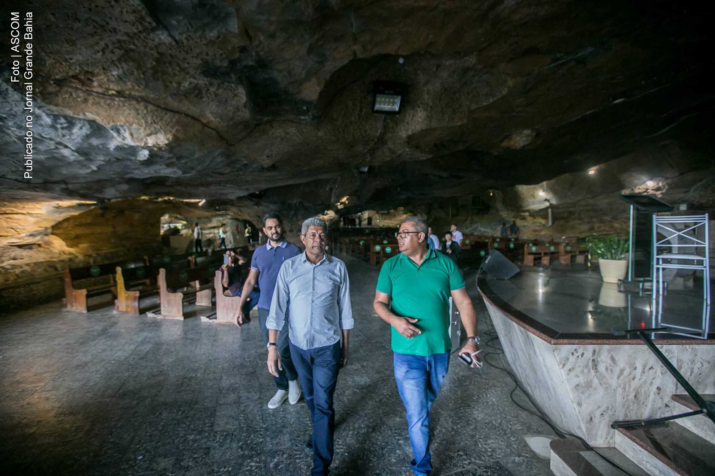 O pré-candidato ao Governo do Estado pelo PT, Jerônimo Rodrigues, visitou o padre João Batista, reitor da Catedral de Bom Jesus da Lapa.