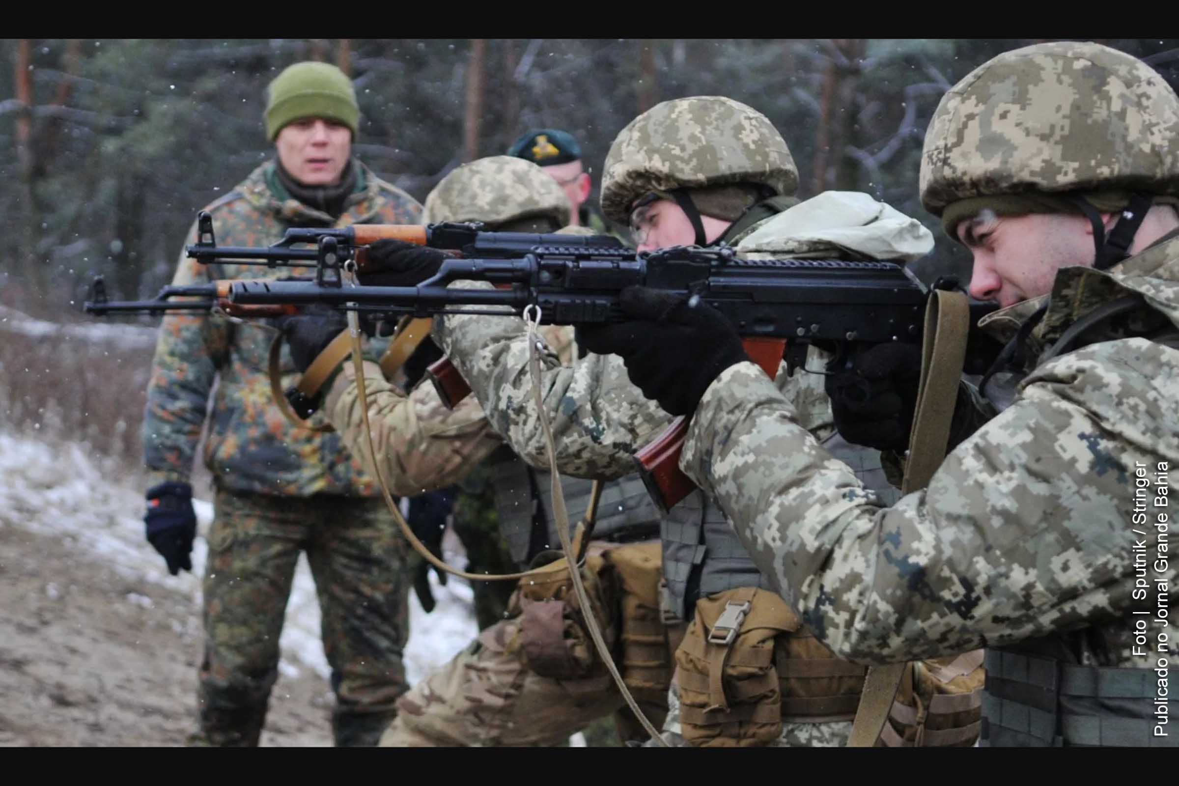 Militares ucranianos durante treinamento.