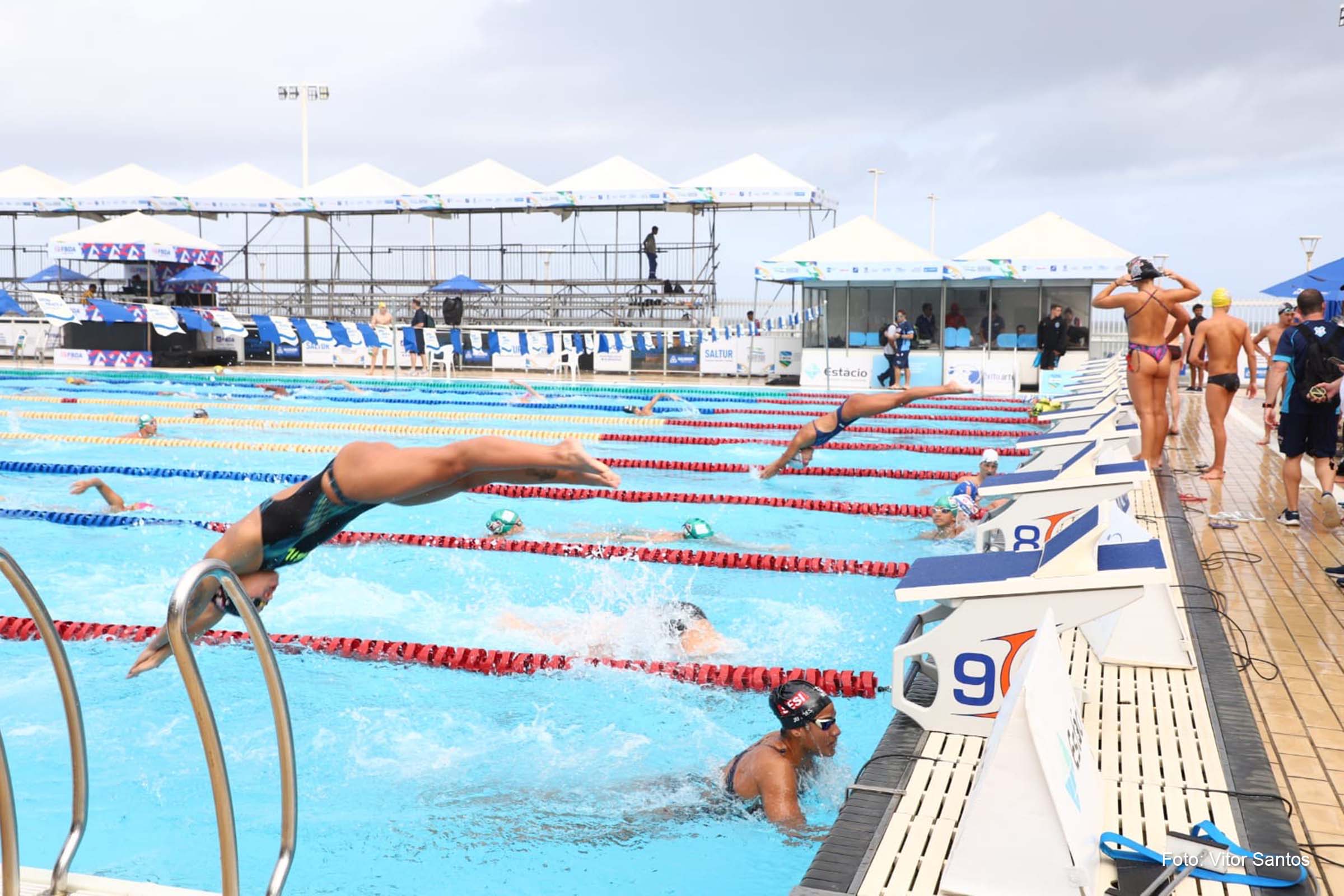 Competição deve contar com quase 500 atletas, que vão disputar nas modalidades de estilo livre, medley, costas, borboleta e peito.