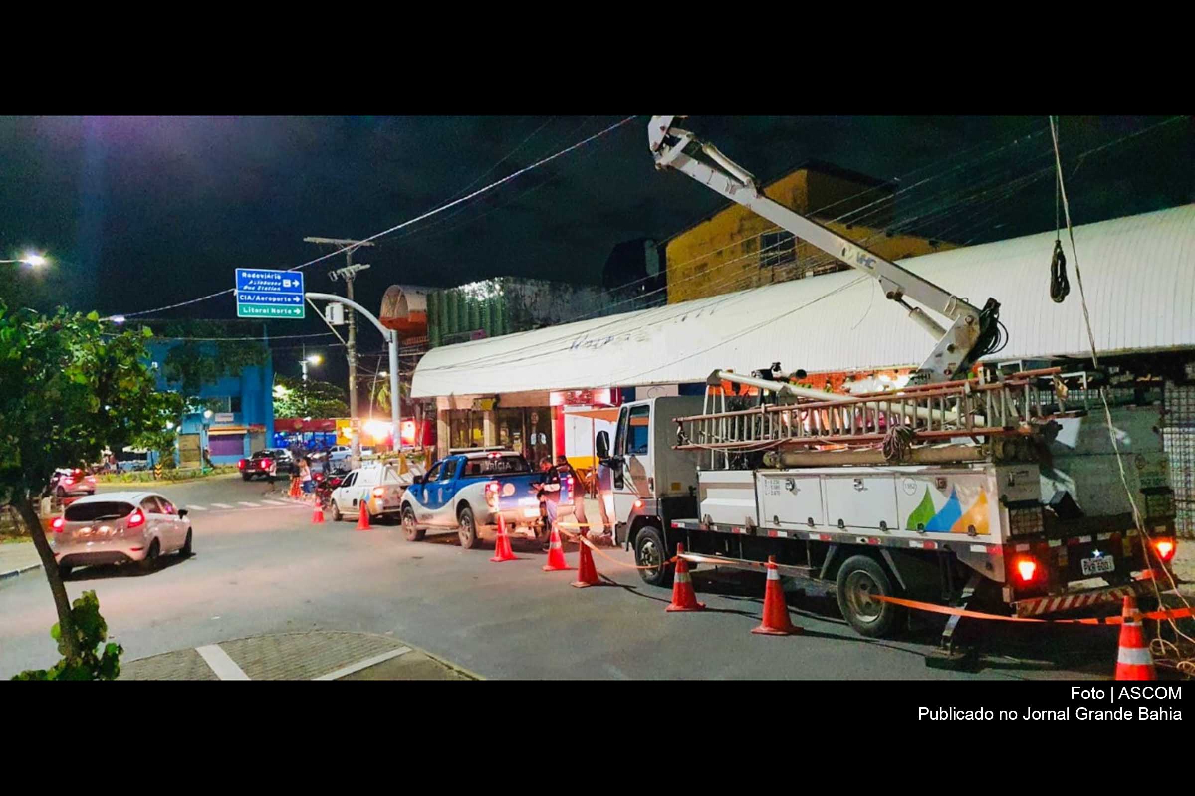 Em ação conjunta, neste sábado (09/07/2022), a distribuidora desativou uma ligação irregular em estabelecimento no bairro Itapuã, em Salvador. Mais sete unidades da mesma rede foram flagradas furtando energia no estado pela Coelba.