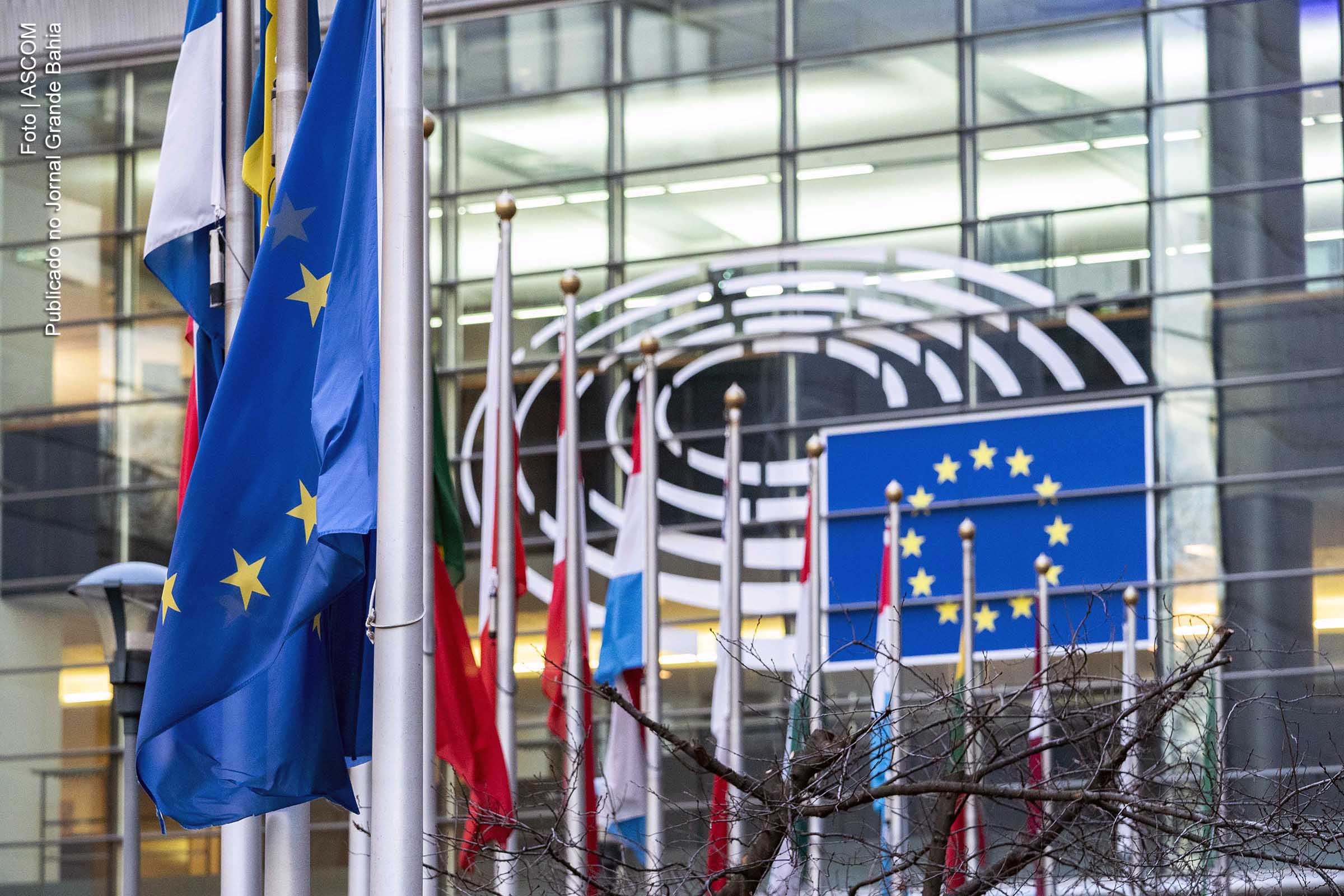 Deputados participam de sessão plenária do Parlamento Europeu em Estrasburgo, nesta terça-feira, 5 de julho de 2022.