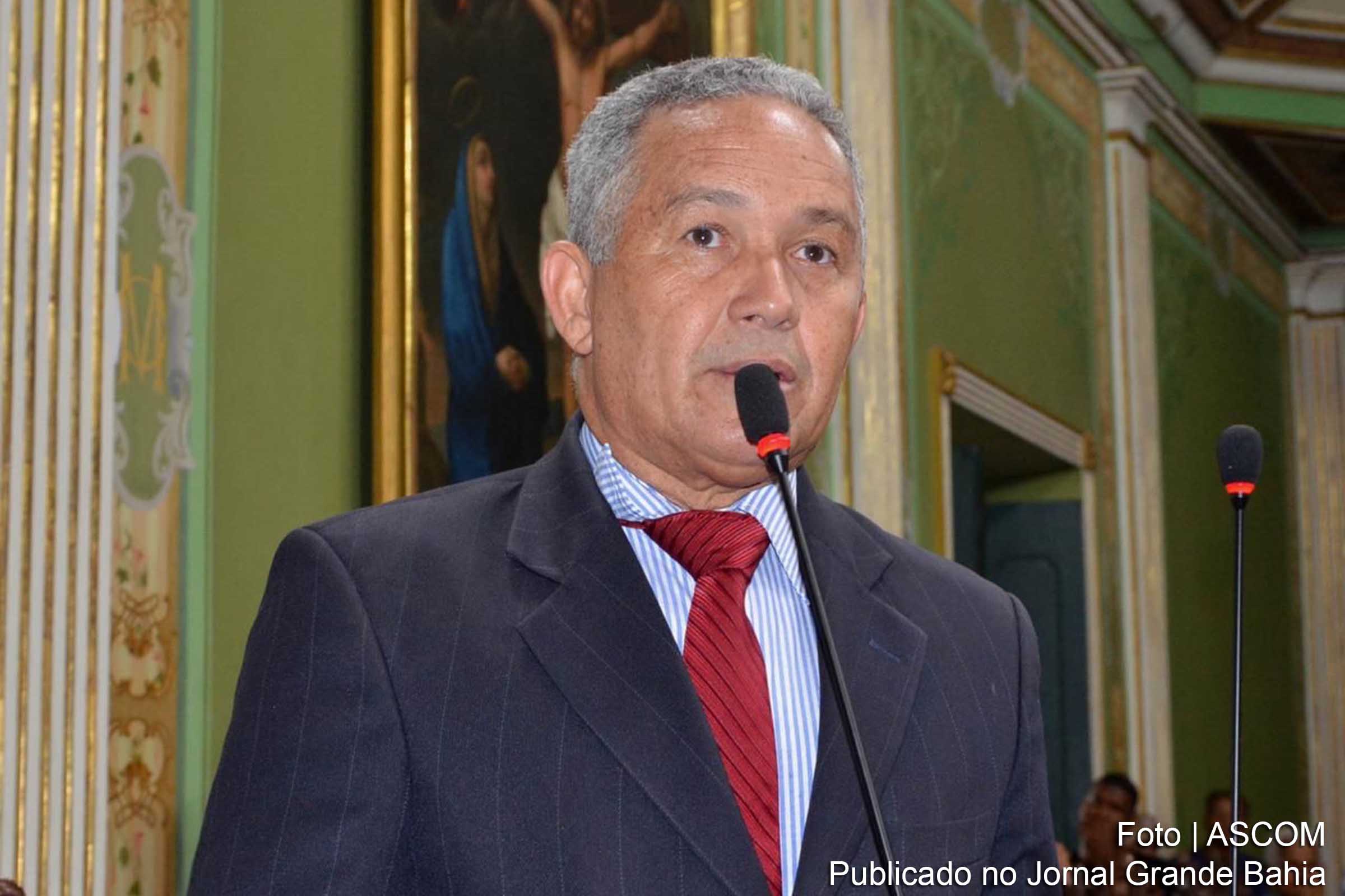 Téo Senna: Um escândalo o que estão fazendo com o patrimônio público da Bahia.