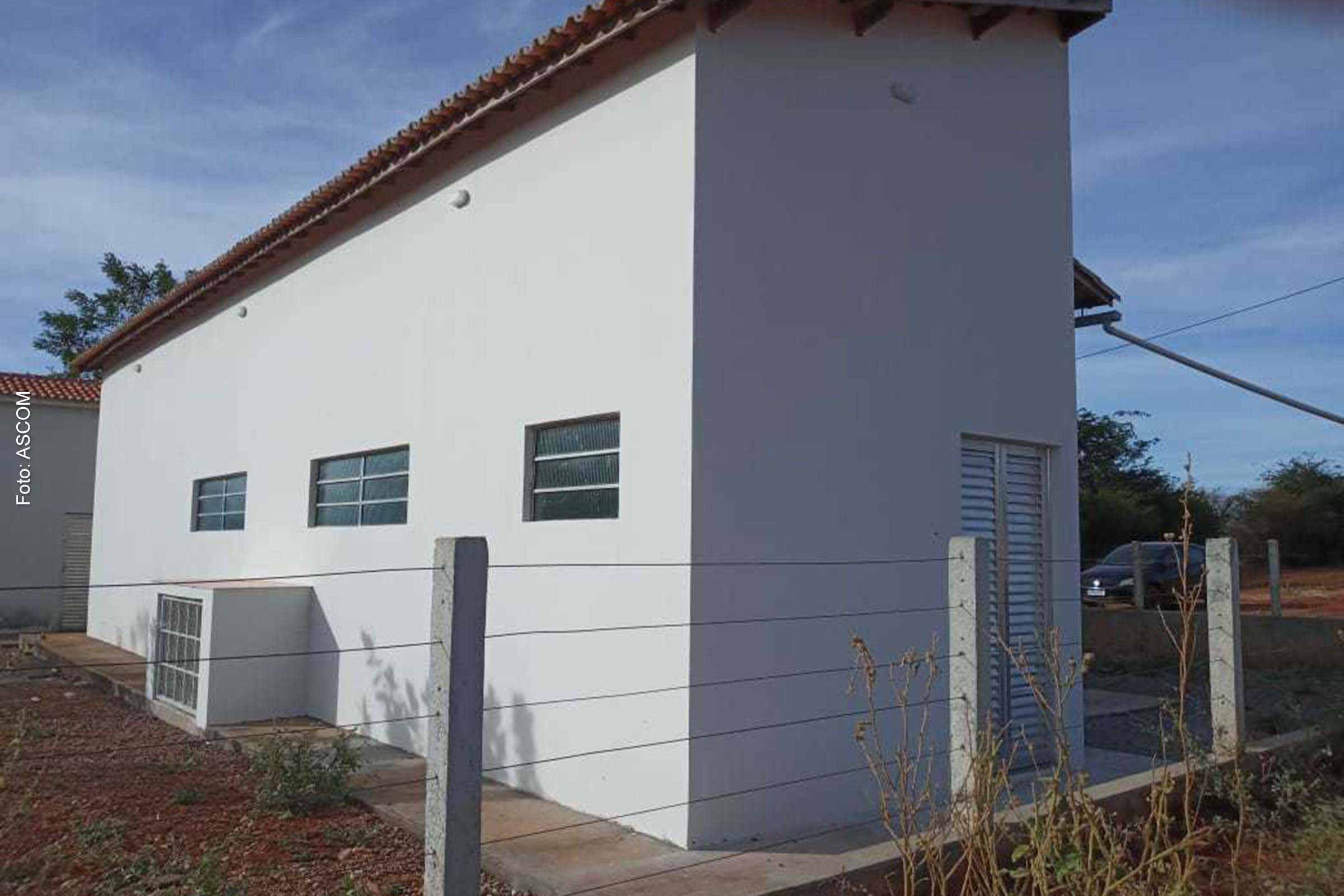 A unidade será utilizada por 50 famílias, que também contam com 50 kits de produção apícola, veículo utilitário para logística e assistência técnica.