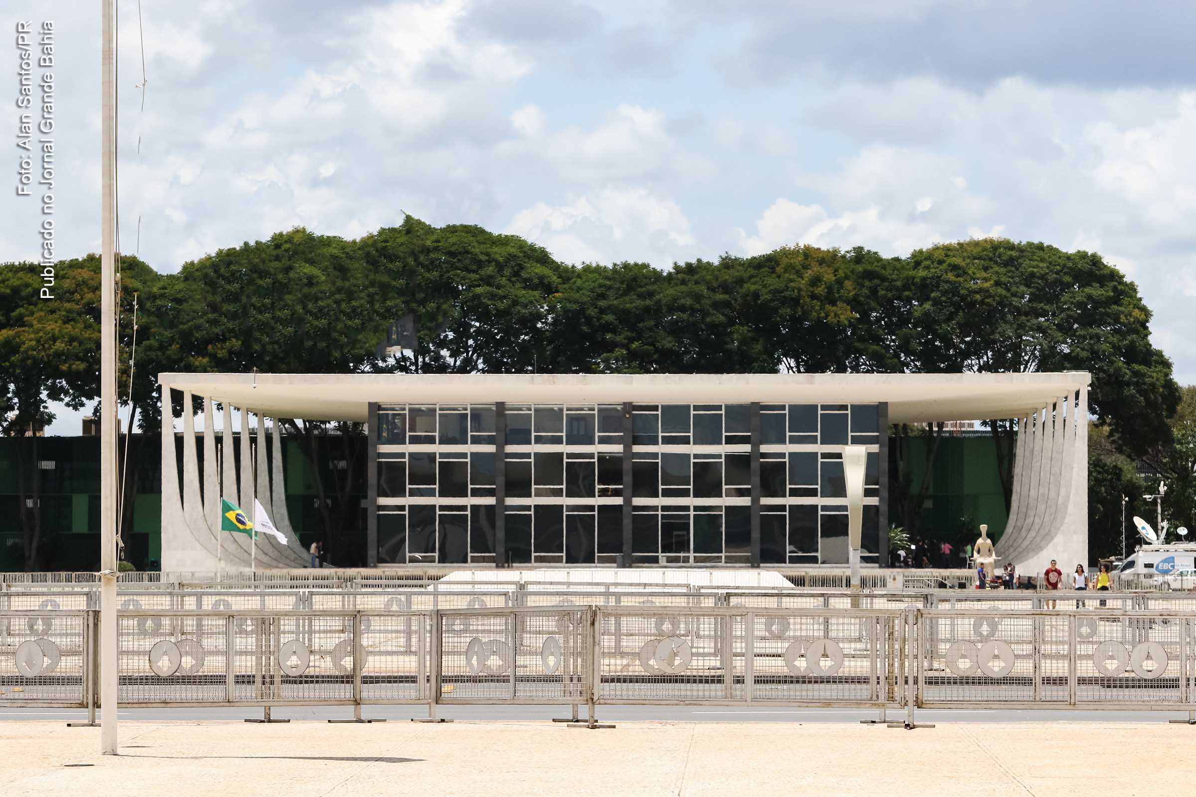 Vista da sede do STF, corte máxima de Justiça do Brasil.