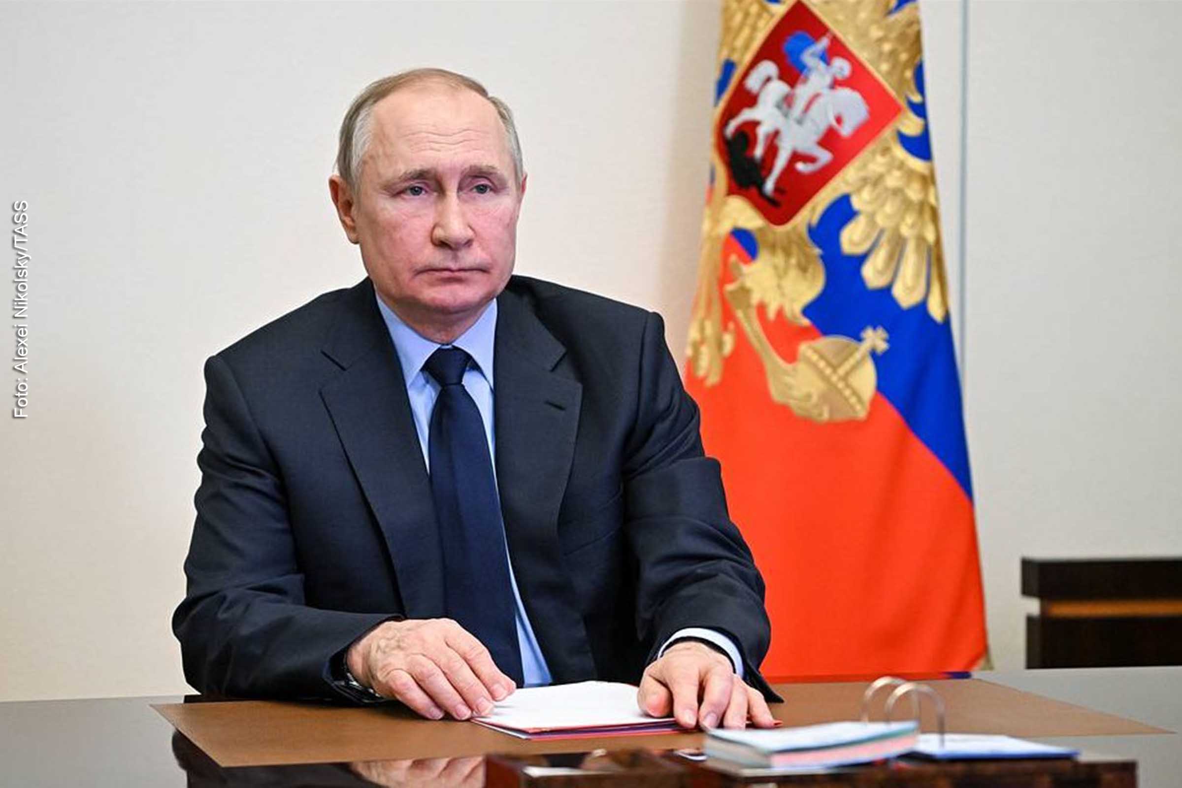 Documentário francês expõe conversas entre os presidentes Vladimir Putin e Emmanuel Macron.