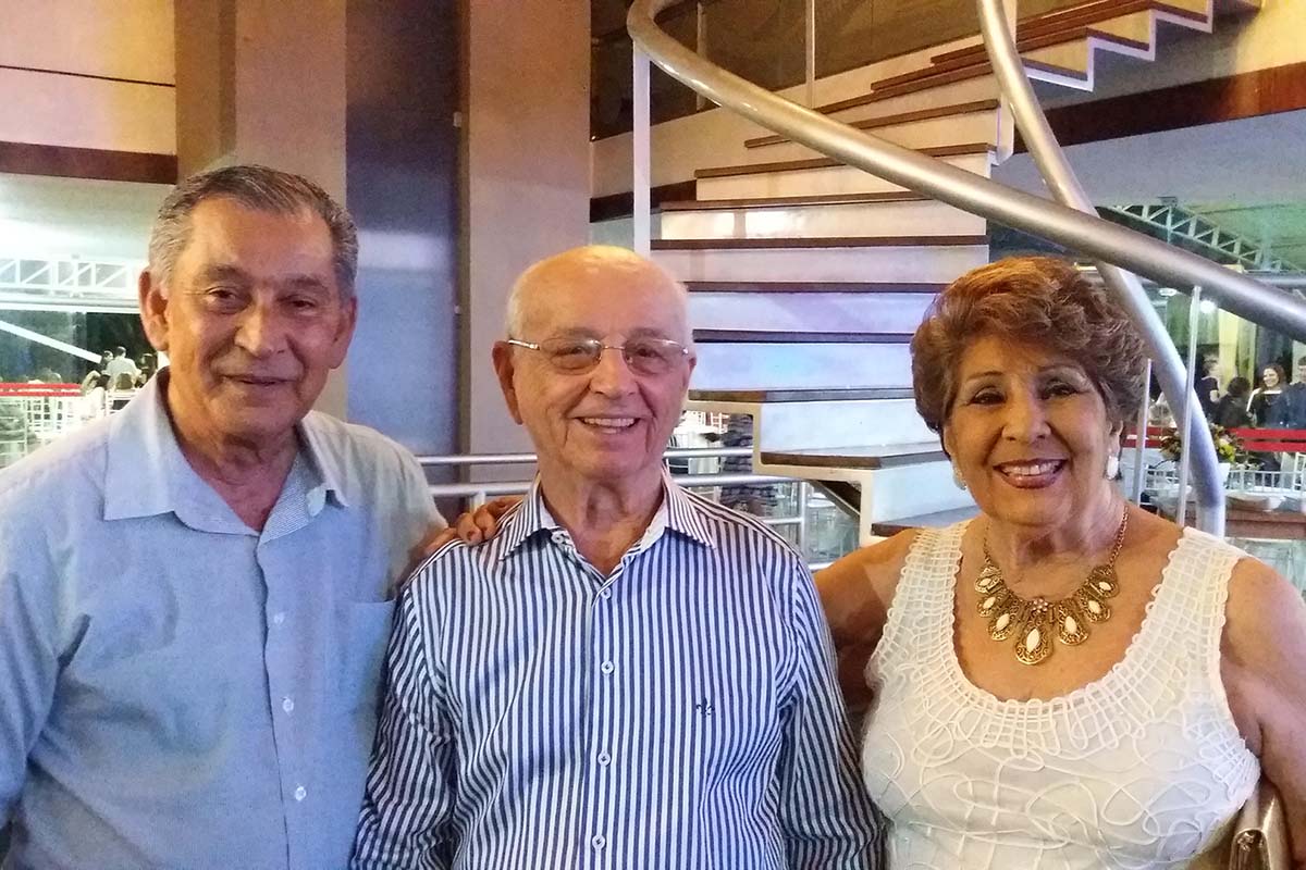 Adroaldo Dorea com Juarez Fernandes e Suzana.