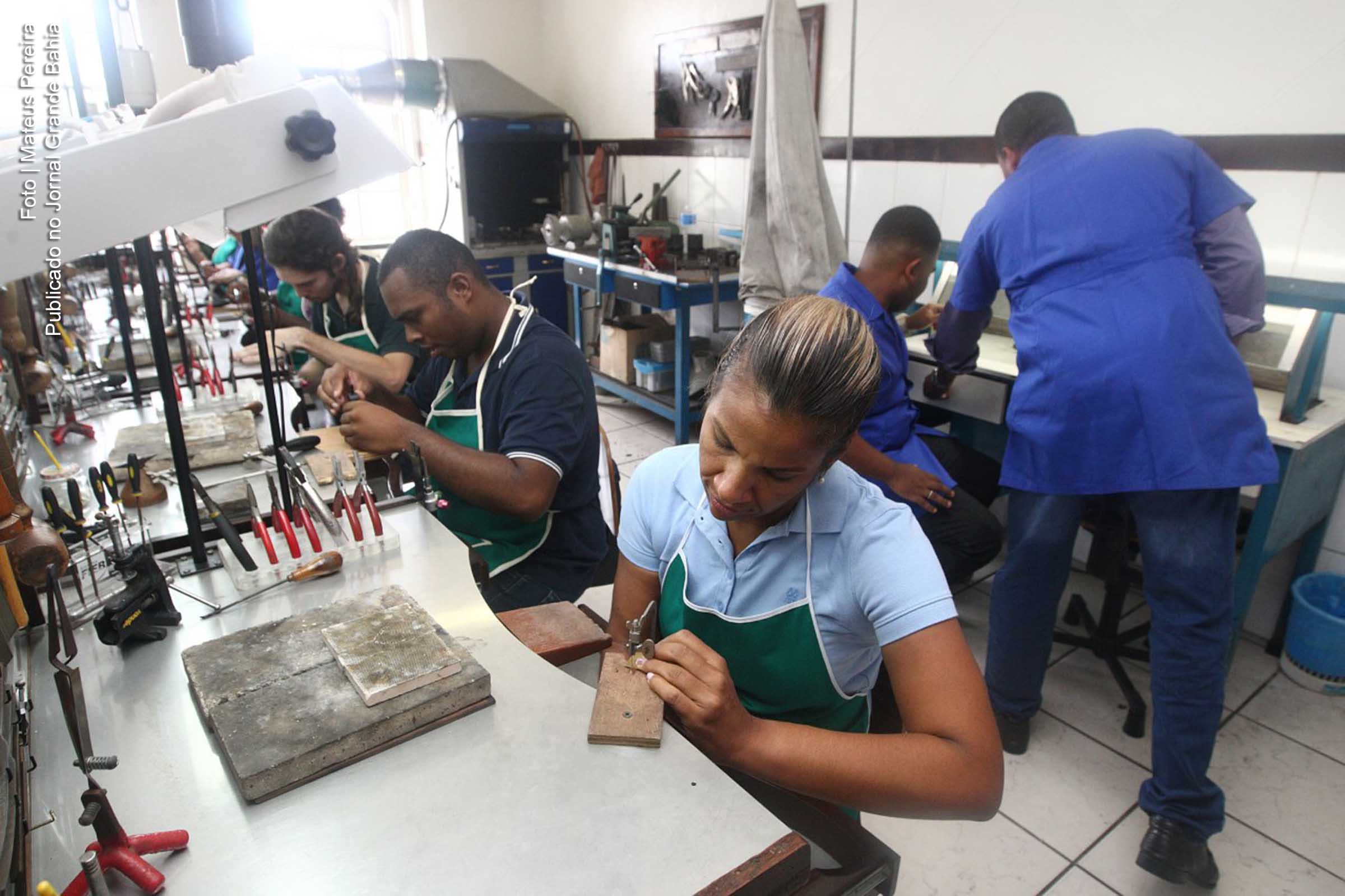 Curso de Lapidação Semi Mecânica Básica é promovido pelo Centro Gemológico da Bahia e Senai.