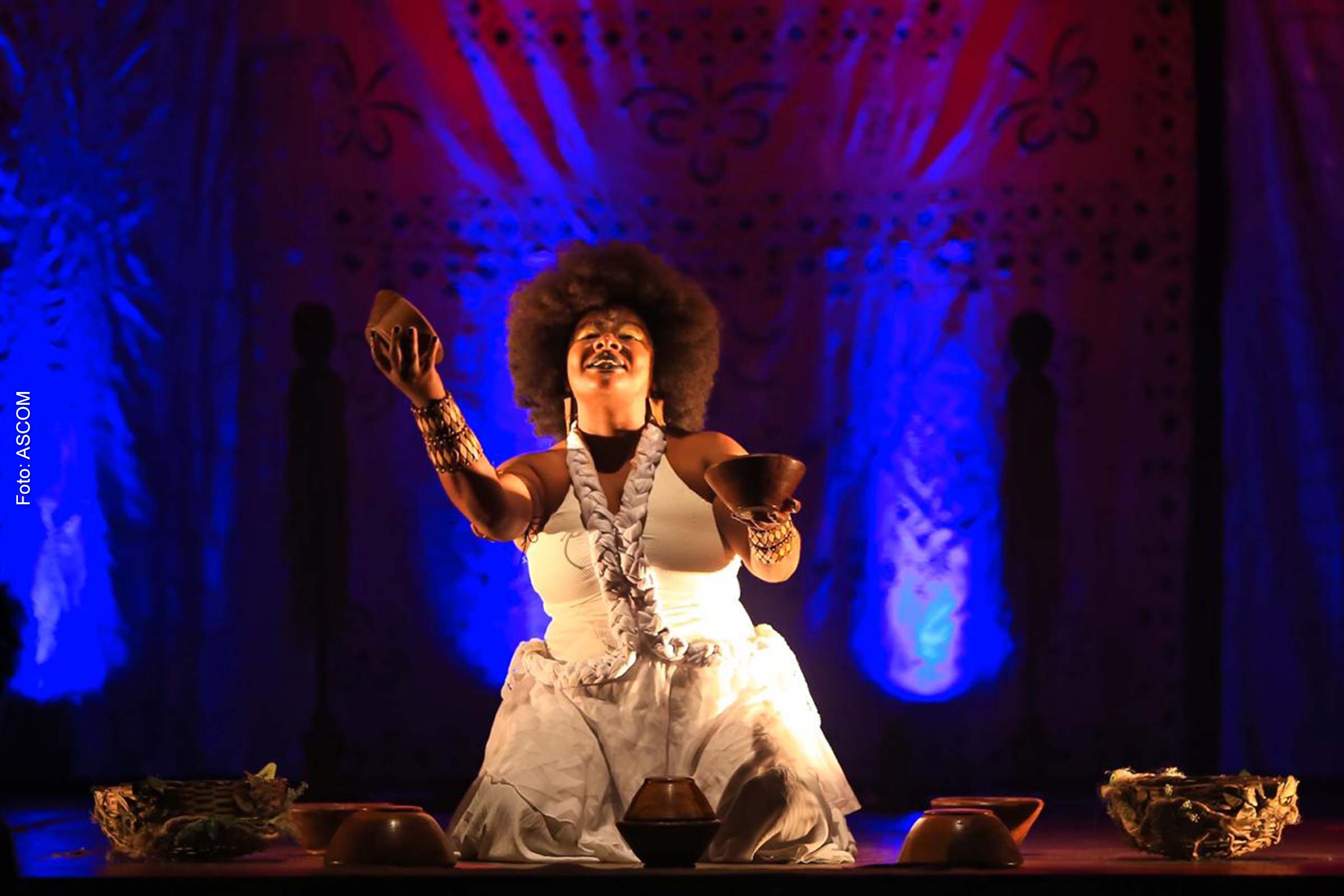 Espetáculo ‘Rosas Negras’ com a atriz Fabíola Nansurê, que traz acessibilidade através das Libras, faz parte da grade de atrações do SESC Salvador.