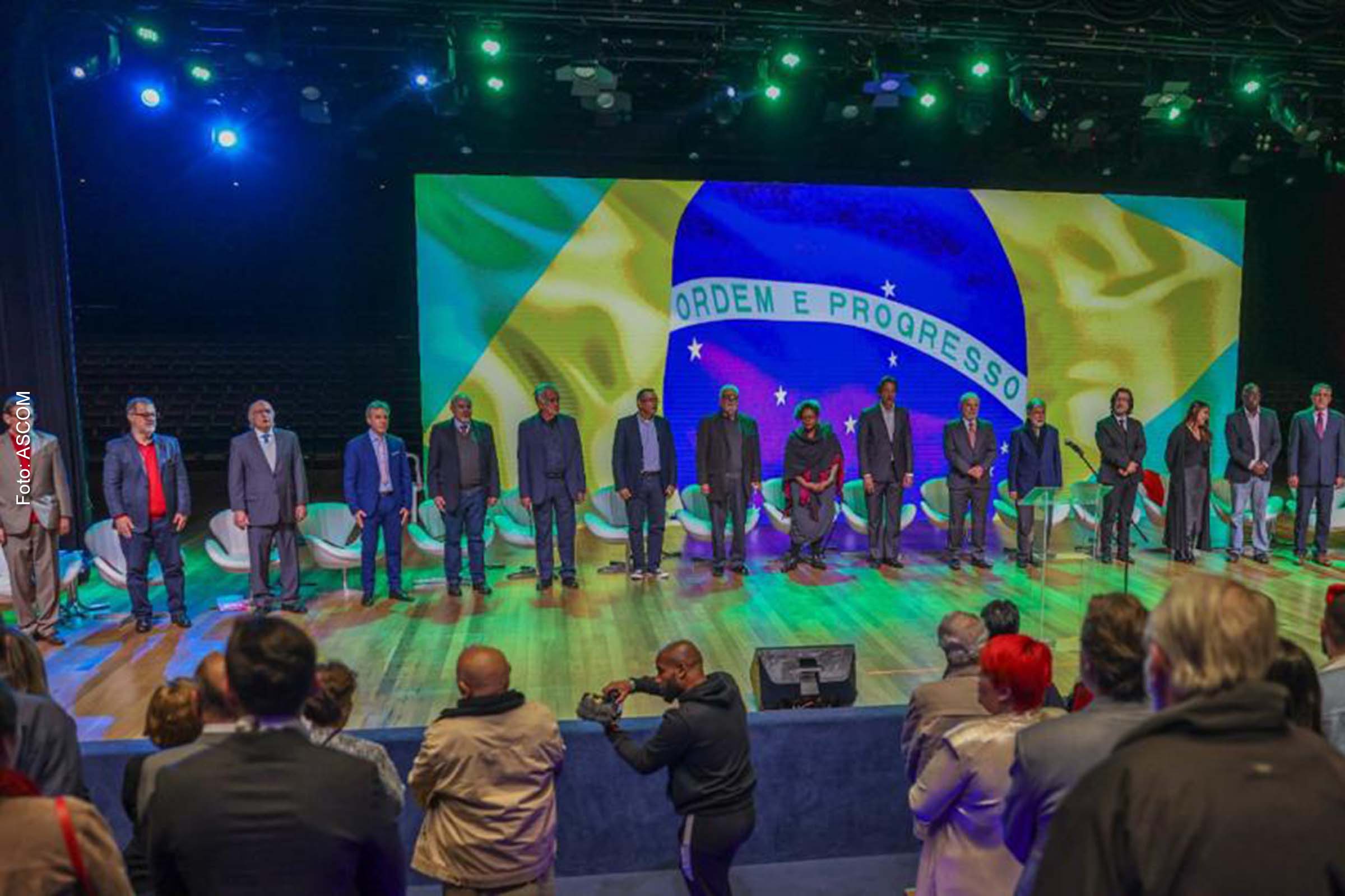 Evento de lançamento do livro ‘O Brasil no mundo – 8 anos do Governo Lula’ destaca protagonismo internacional, debate sobre a fome e olhar para as nações mais pobres.
