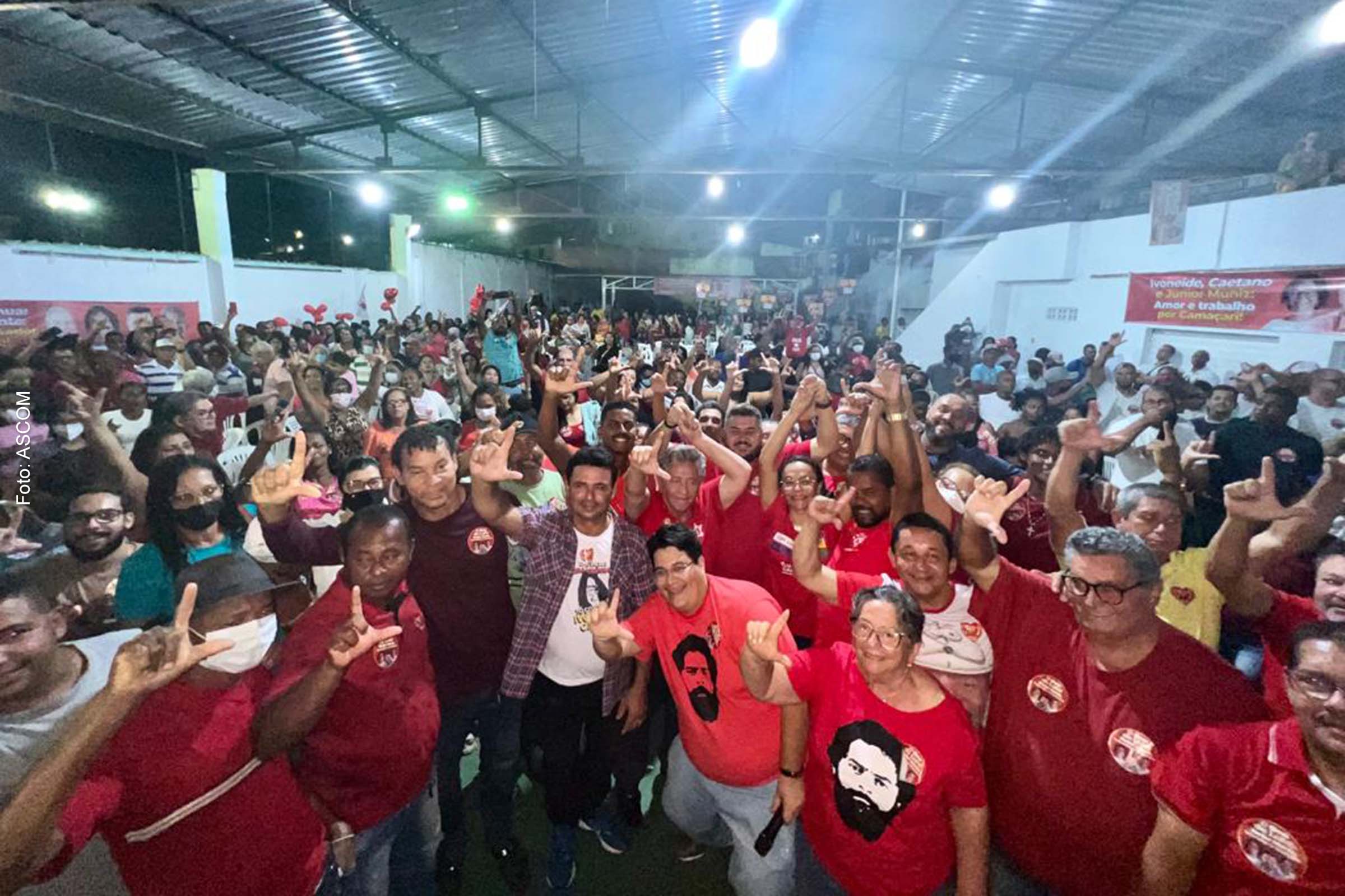 Ato em demonstração de apoio às candidaturas de Junior Muniz e Ivoneide Caetano (PT), contou com a presença de diversas lideranças políticas do município e região.