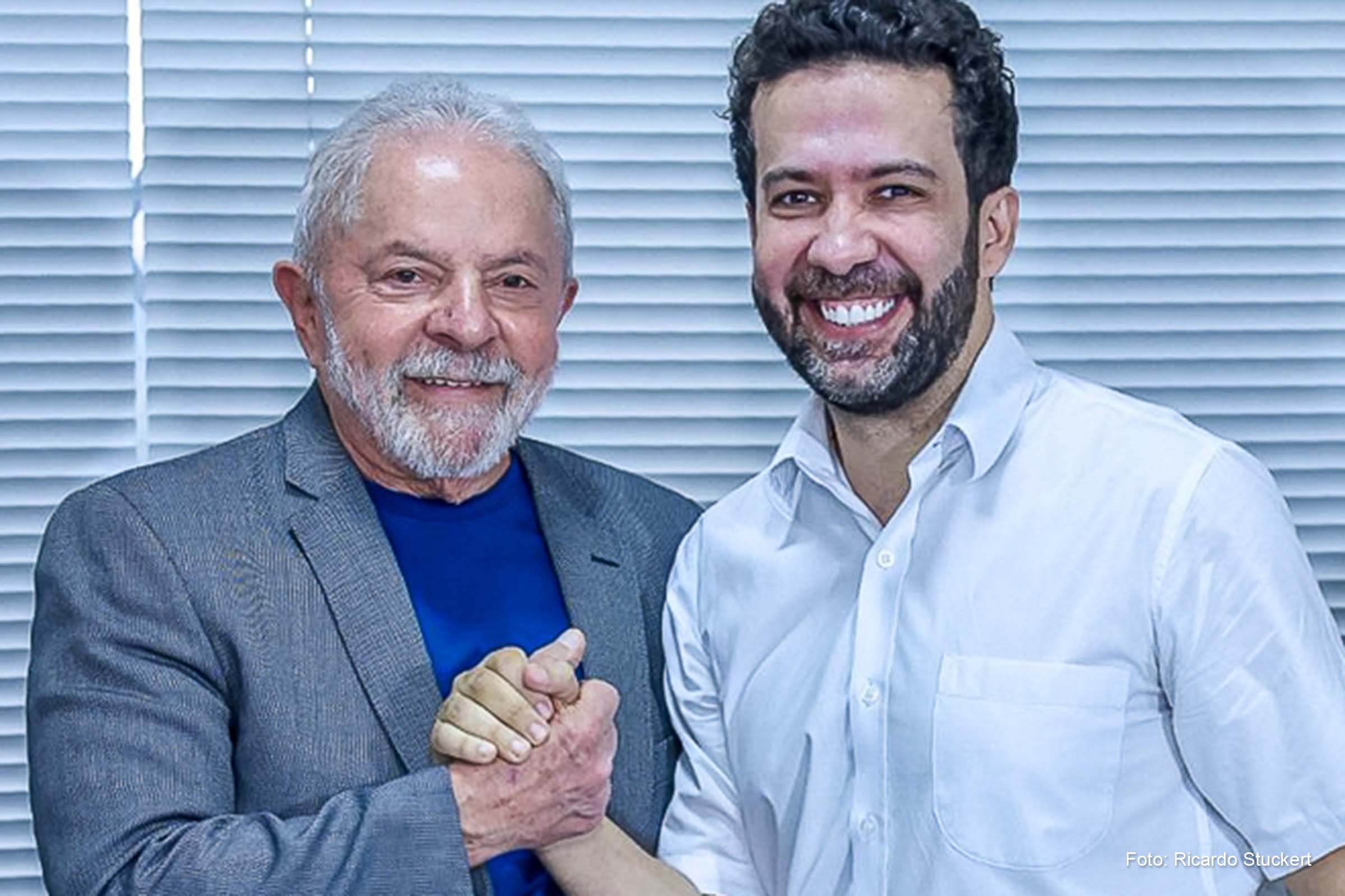 Deputado federal André Janones (Avante-MG) retira candidatura e anuncia que passa a apoiar Lula para presidente.
