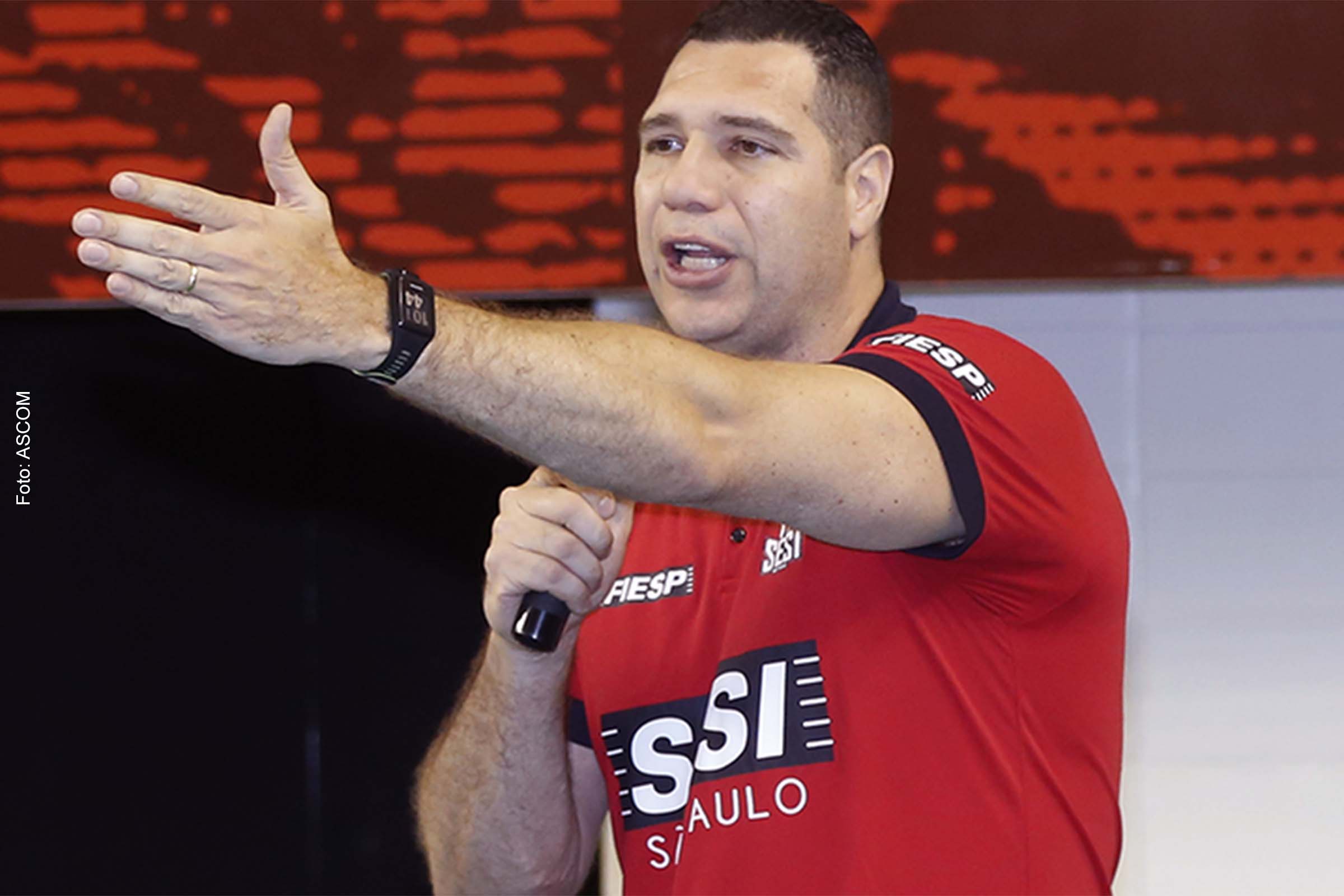 Com o ace marcado por Marcelo Negrão, o Brasil chegou ao 15º ponto no terceiro set e ganhou a partida contra a Holanda.
