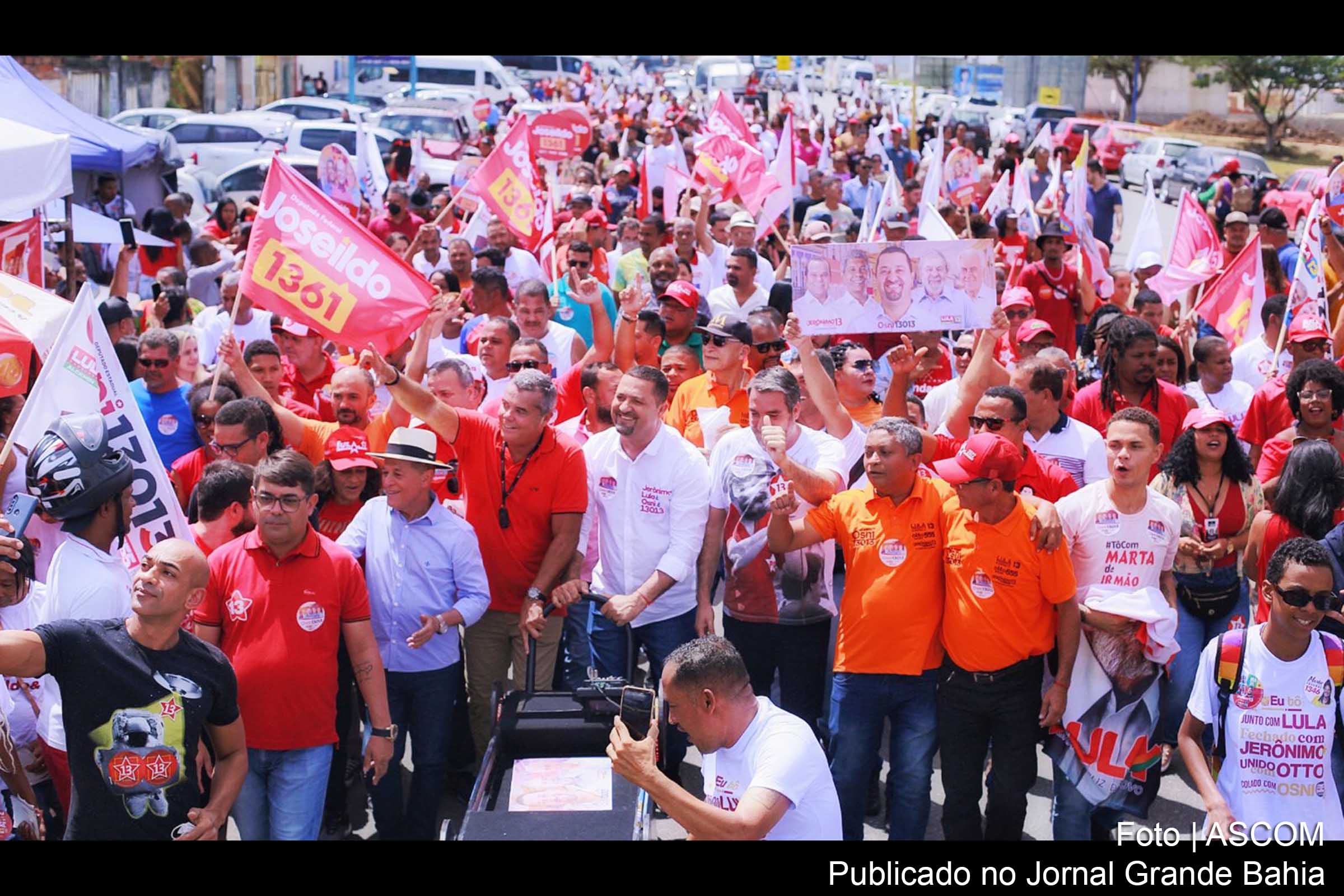 Milhares de moradores de Serrinha participam de ato político com deputado Osni Cardoso.