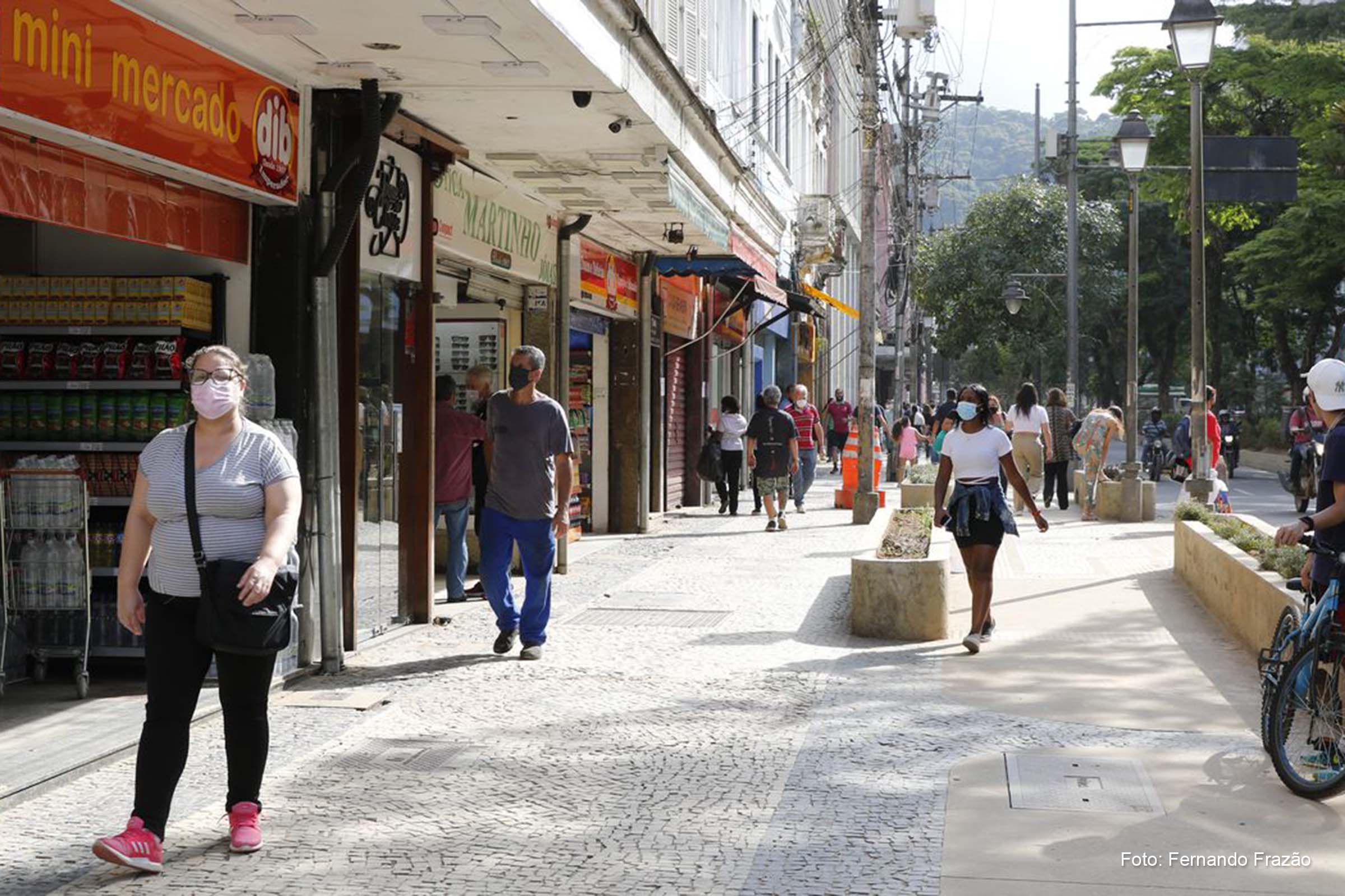 Com as novas informações, o total de pessoas infectadas desde o início da pandemia do Covid-19 soma 33.890.428.