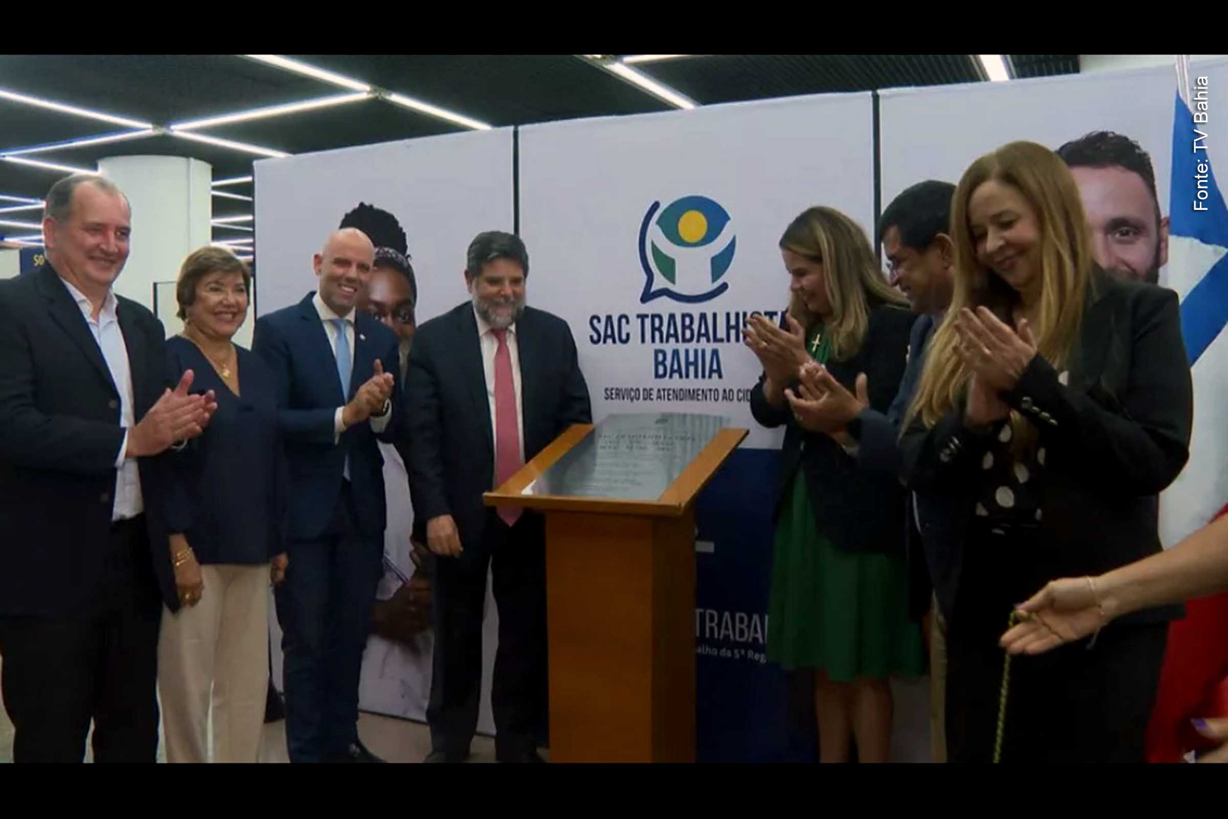 Presidente do TRT-5, desembargadora Débora Machado, participa de ato inaugural do SAC Trabalhista de Salvador.