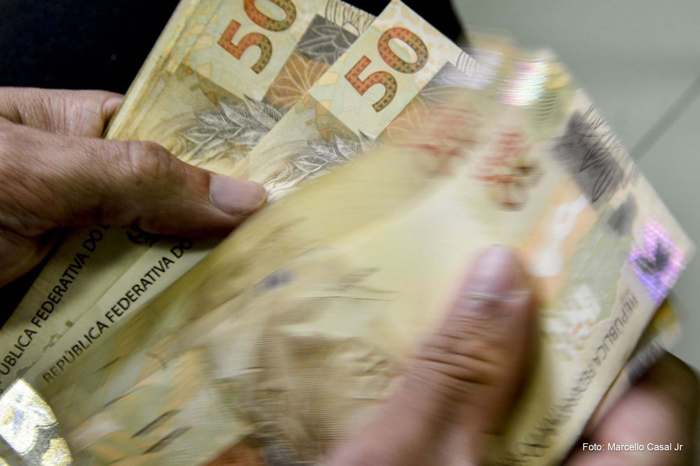 Medida também amplia a margem de crédito consignado aos empregados regidos pela Consolidação das Leis do Trabalho (CLT) e aos segurados da Previdência Social.
