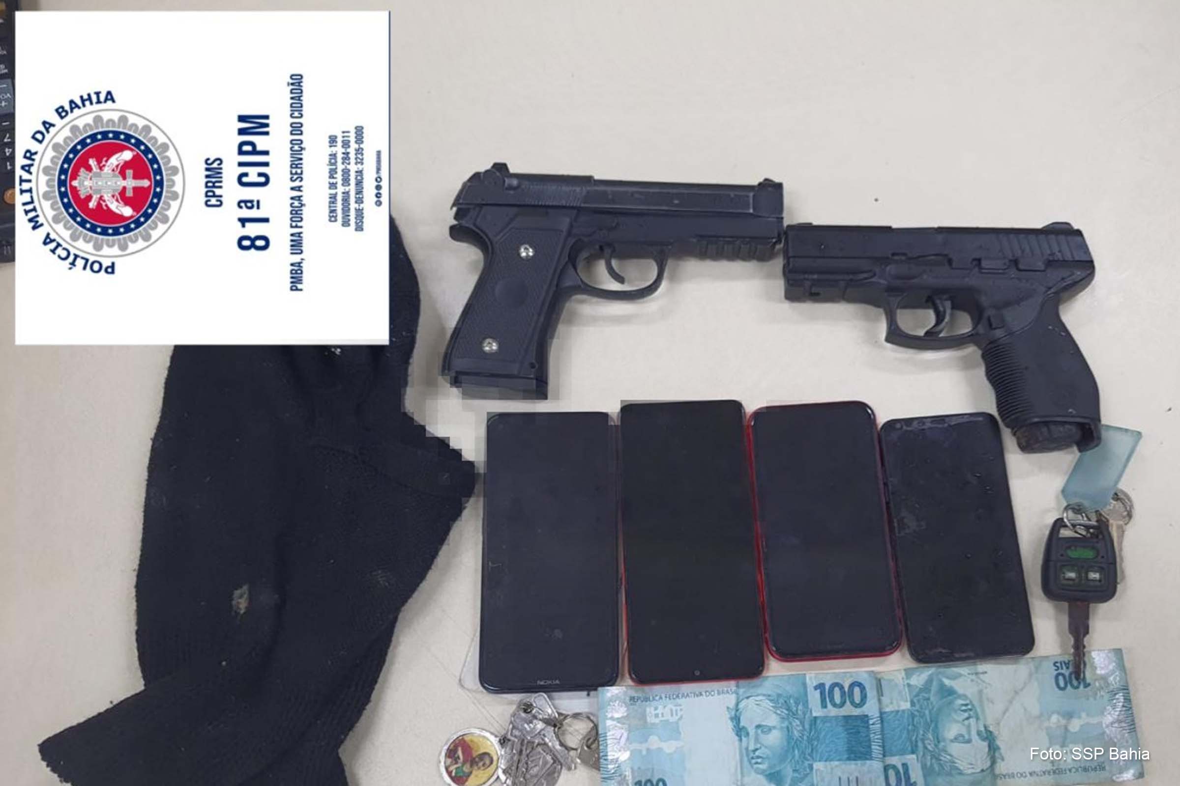 Homens foram flagranteados por roubo e receptação e um mandado de prisão foi cumprido.