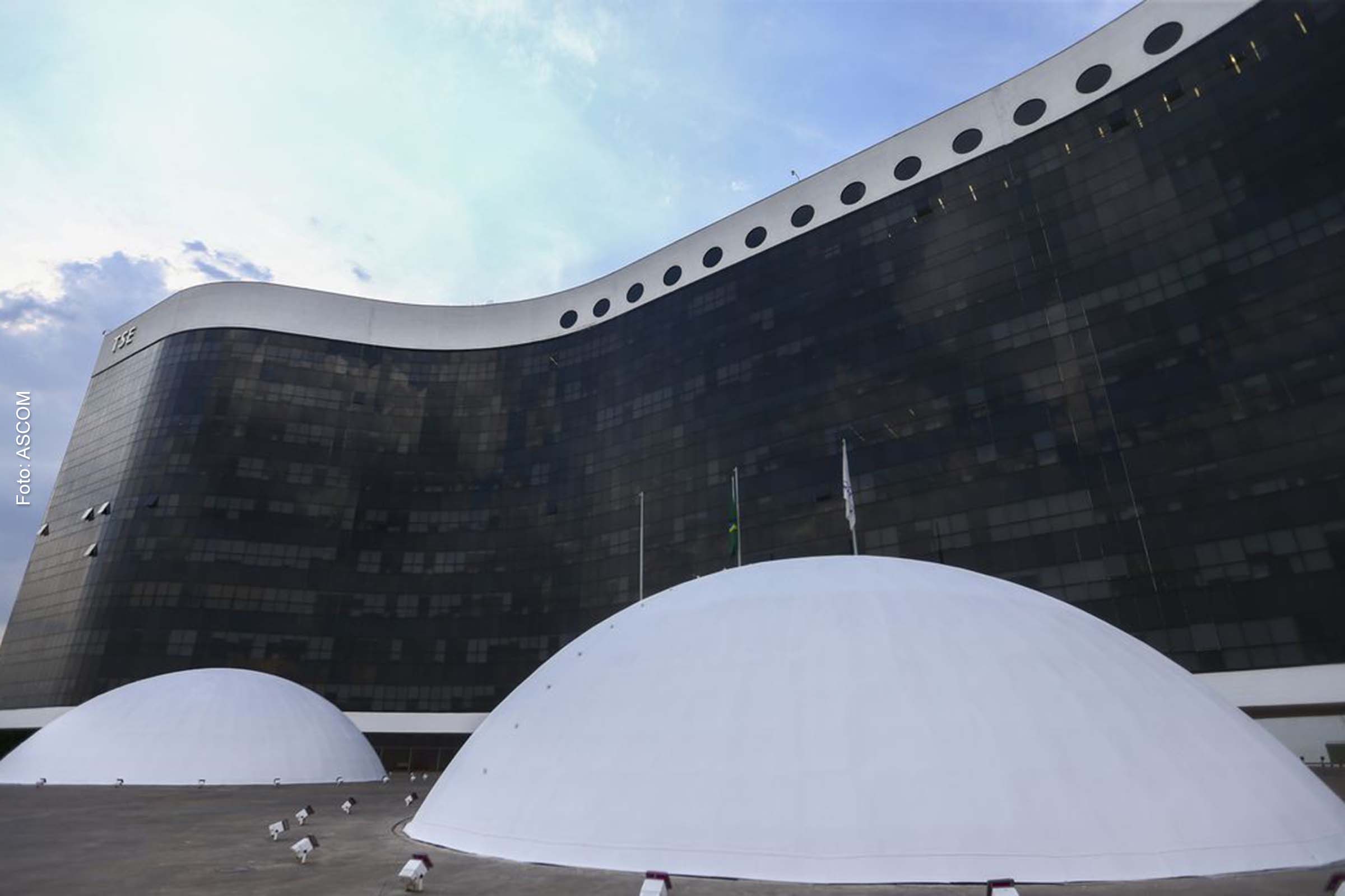 Ao analisar o material, o ministro Araújo constatou que o material tinha o objetivo contrário ao alegado no vídeo publicado por Damares, e ordenou a remoção das publicações.