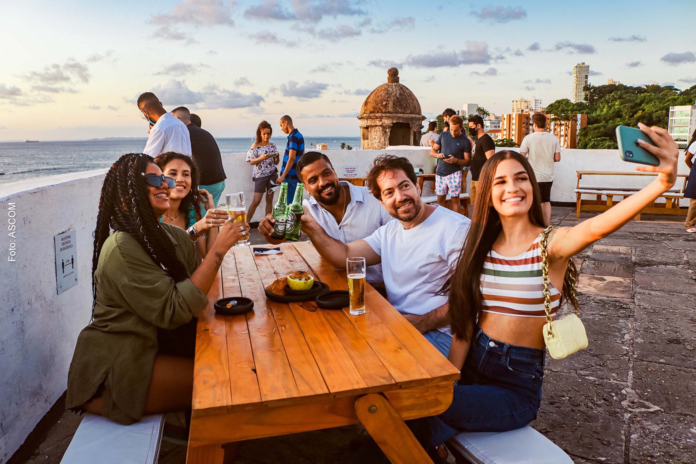 'Sunset Wine' que será realizado no Mirante Farol da Barra – GastroBar, em Salvador, leva cultura, mixologia, gastronomia e arte para o interior do Forte Santo Antônio da Barra.