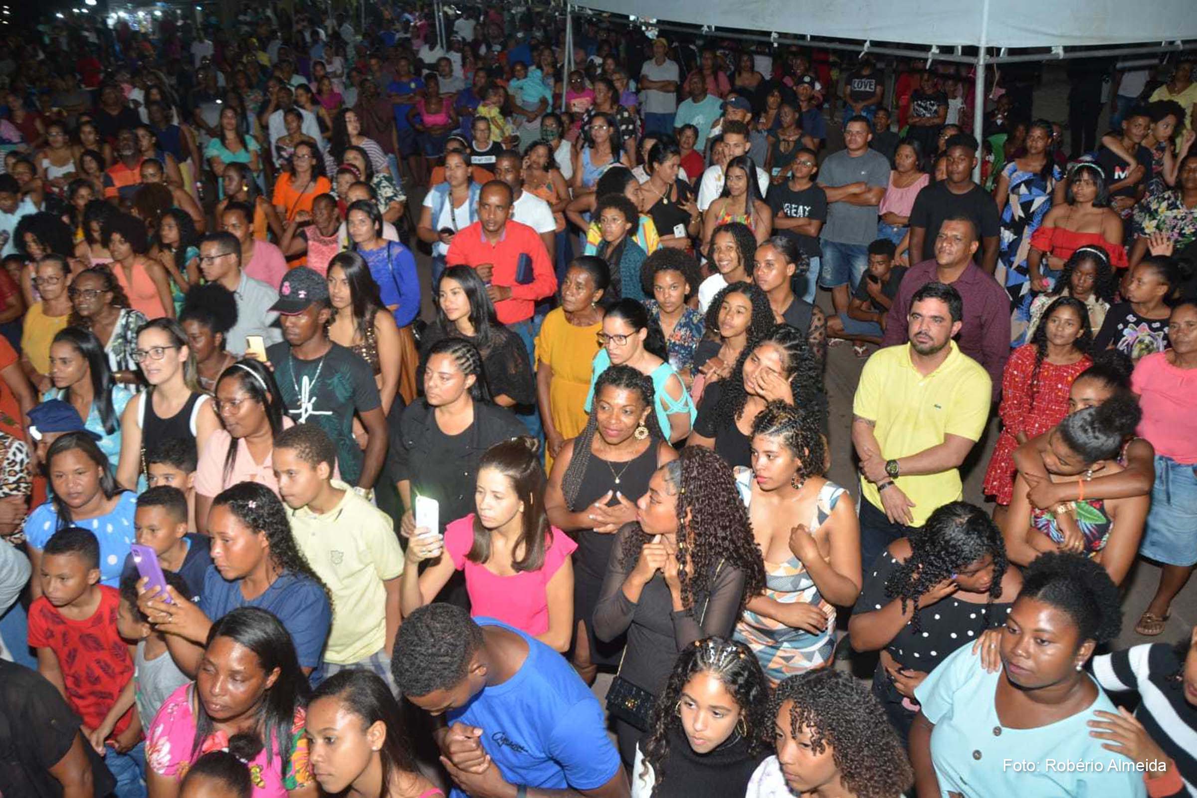 Evento gratuito contou com a participação do cantor Thalles Roberto, cantora Bruna Karla e bandas locais.