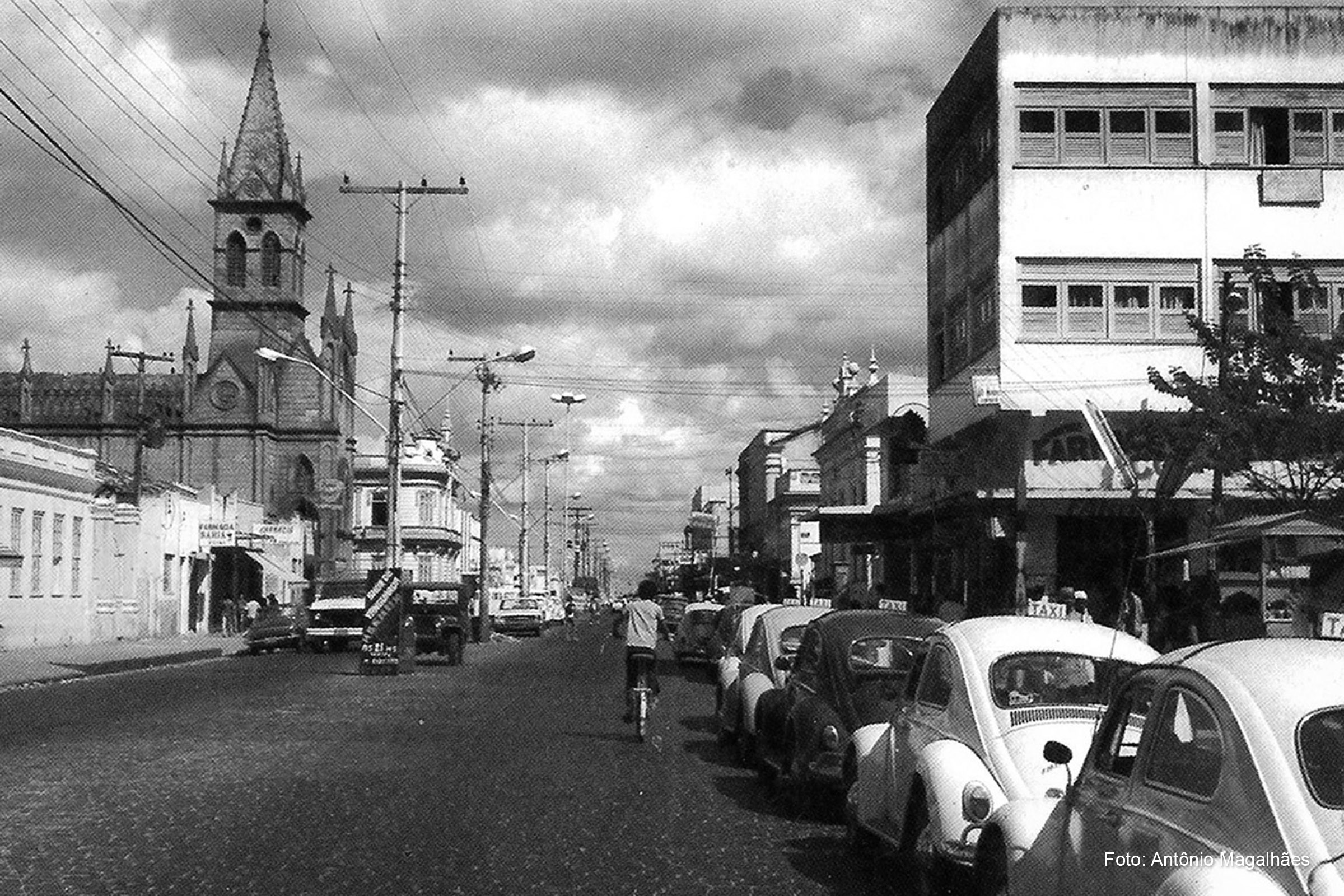 As imagens são das décadas de 1970 a 1980, produzidas pelo entusiasta da fotografia feirense, Antônio Magalhães (1935 - 2022).