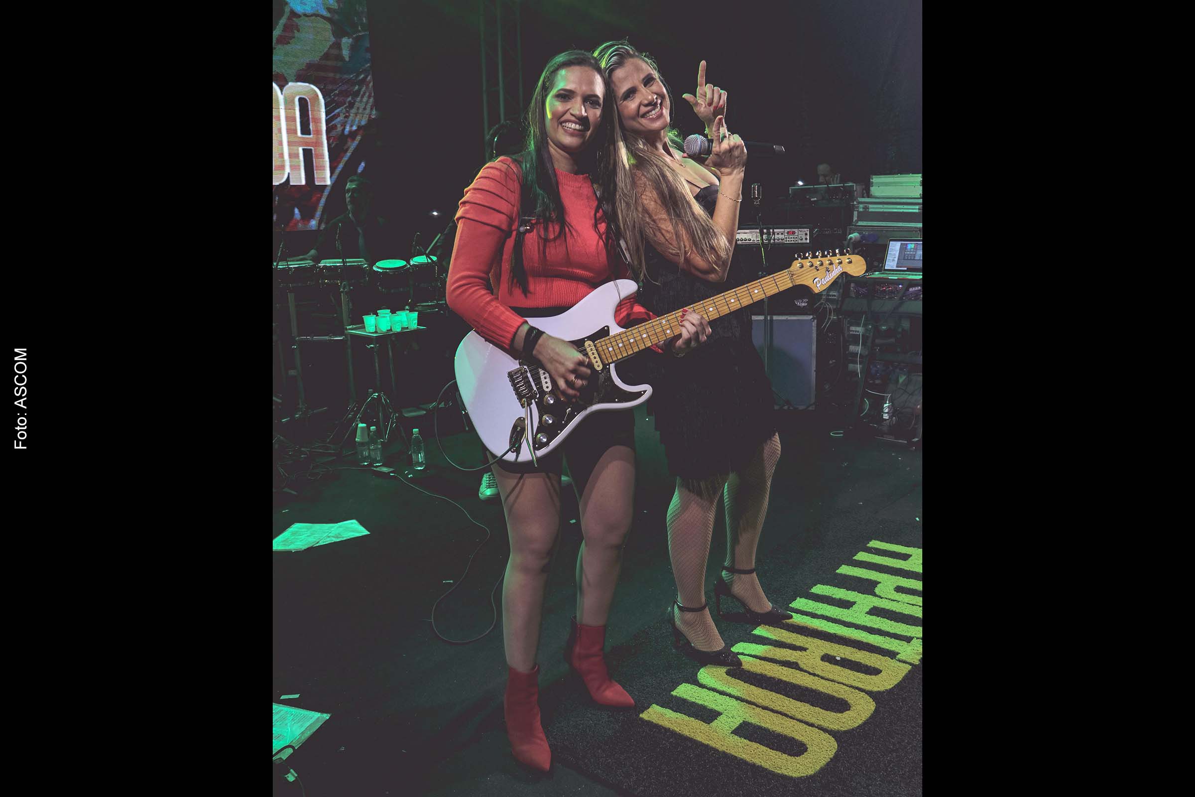 Banda 'A Patroa' se apresenta no palco do lounge da Arena Fonte Nova.