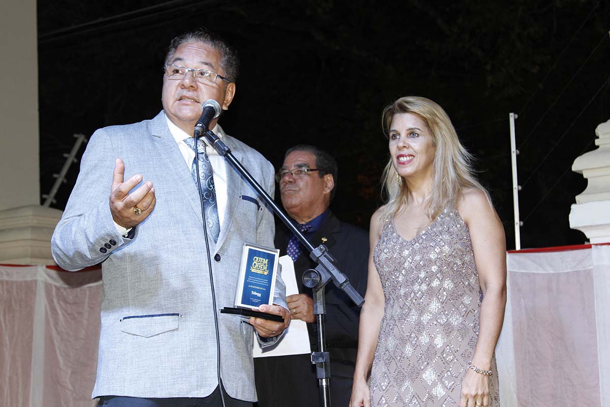 O cirurgião plástico Cesar Kelly em palestra.