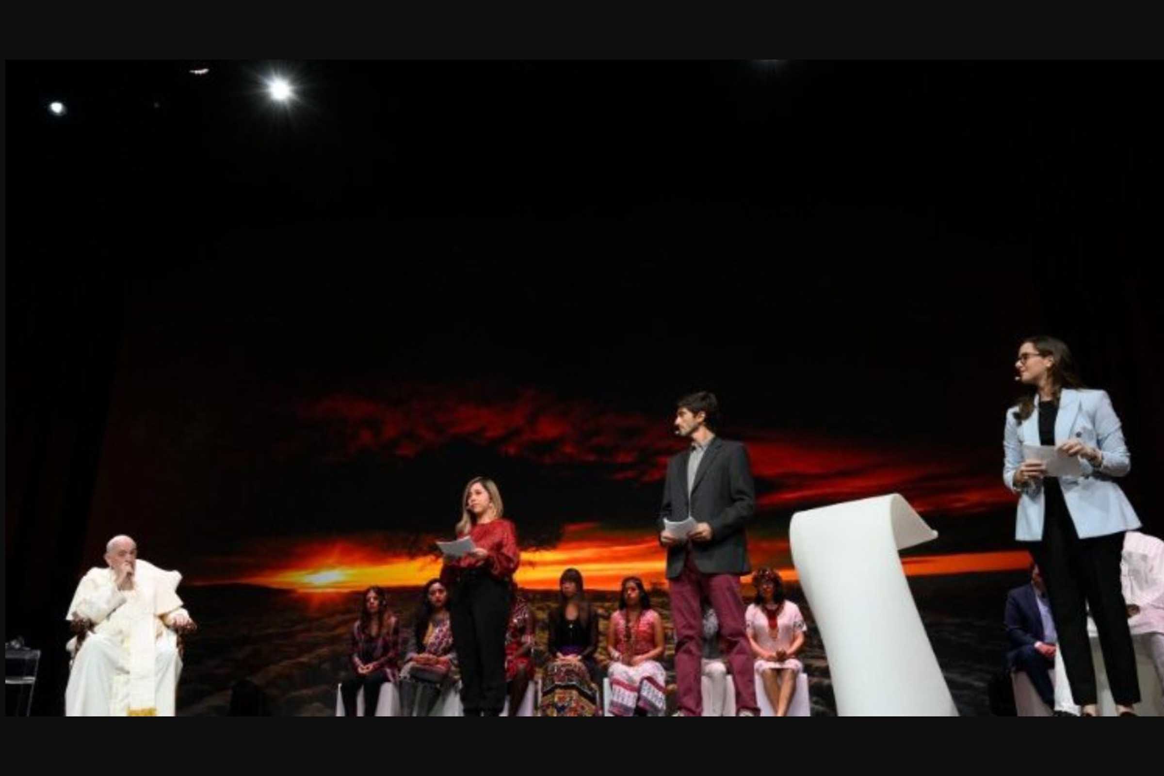 Um mundo diferente é possível, dizem jovens em Assis; Papa debate ‘Economia de Francisco’