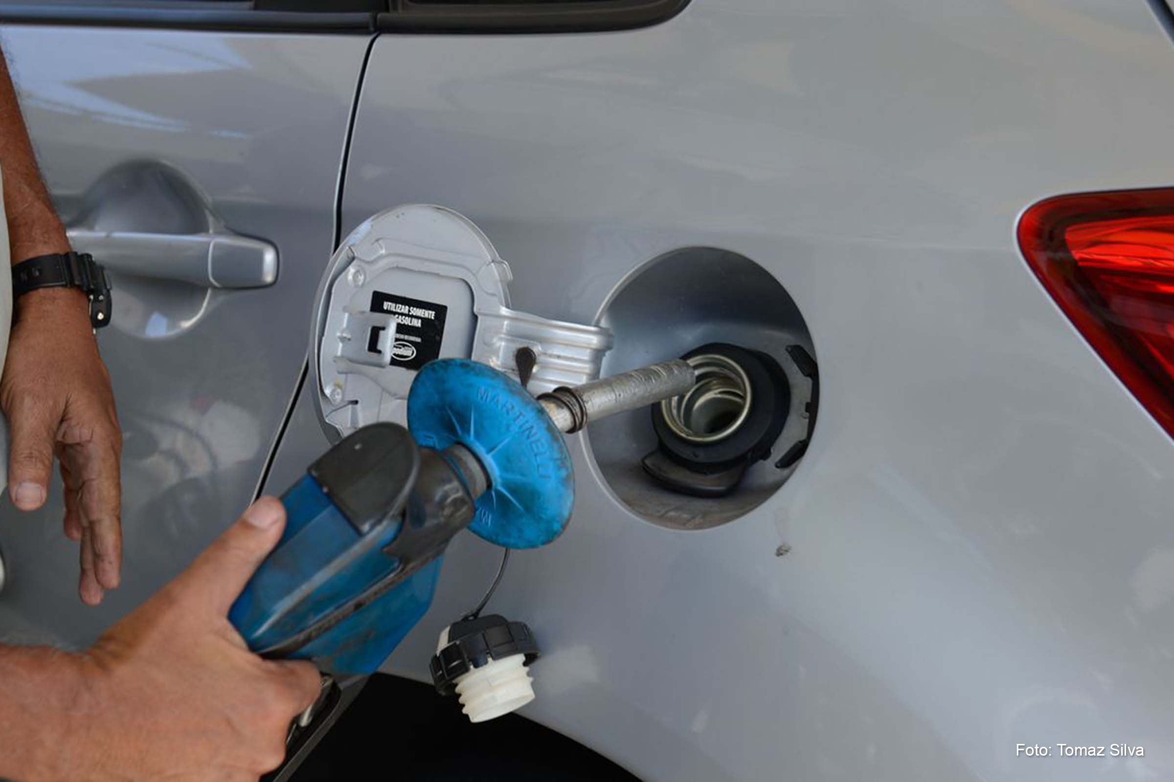 Preço médio de venda de gasolina A da Petrobras para as distribuidoras passará de R$ 3,53 para R$ 3,28 por litro.