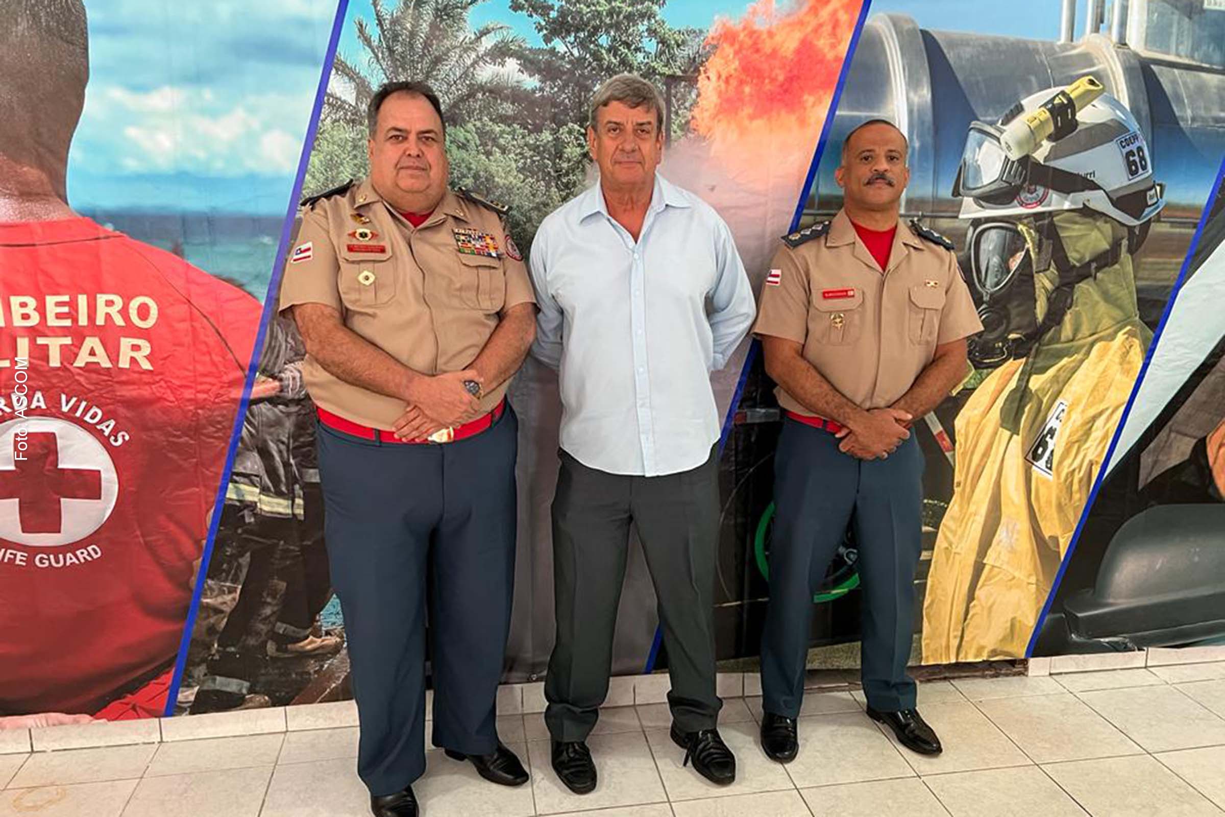 Colbert Martins fez uma visita ao novo comandante, major Luciano dos Santos Alves e o comandante geral do Corpo de Bombeiros na Bahia, coronel Adson Marchesini.