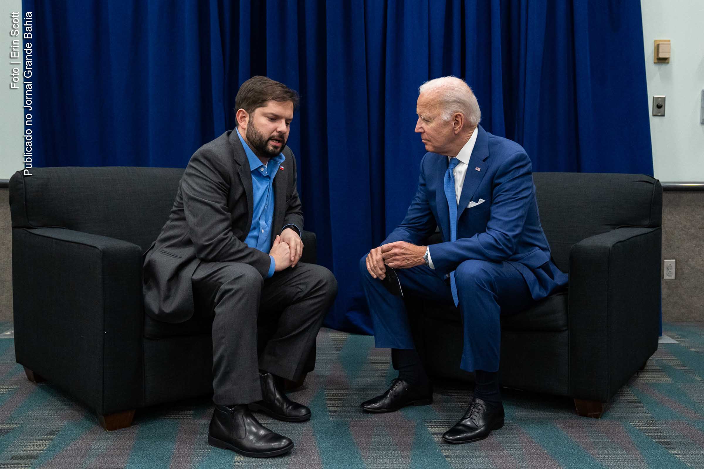 O presidente chileno Gabriel Boric faz declaração após os resultados do referendo sobre a Constituição, no palácio La Moneda, em Santigao, em 5 de setembro de 2022.