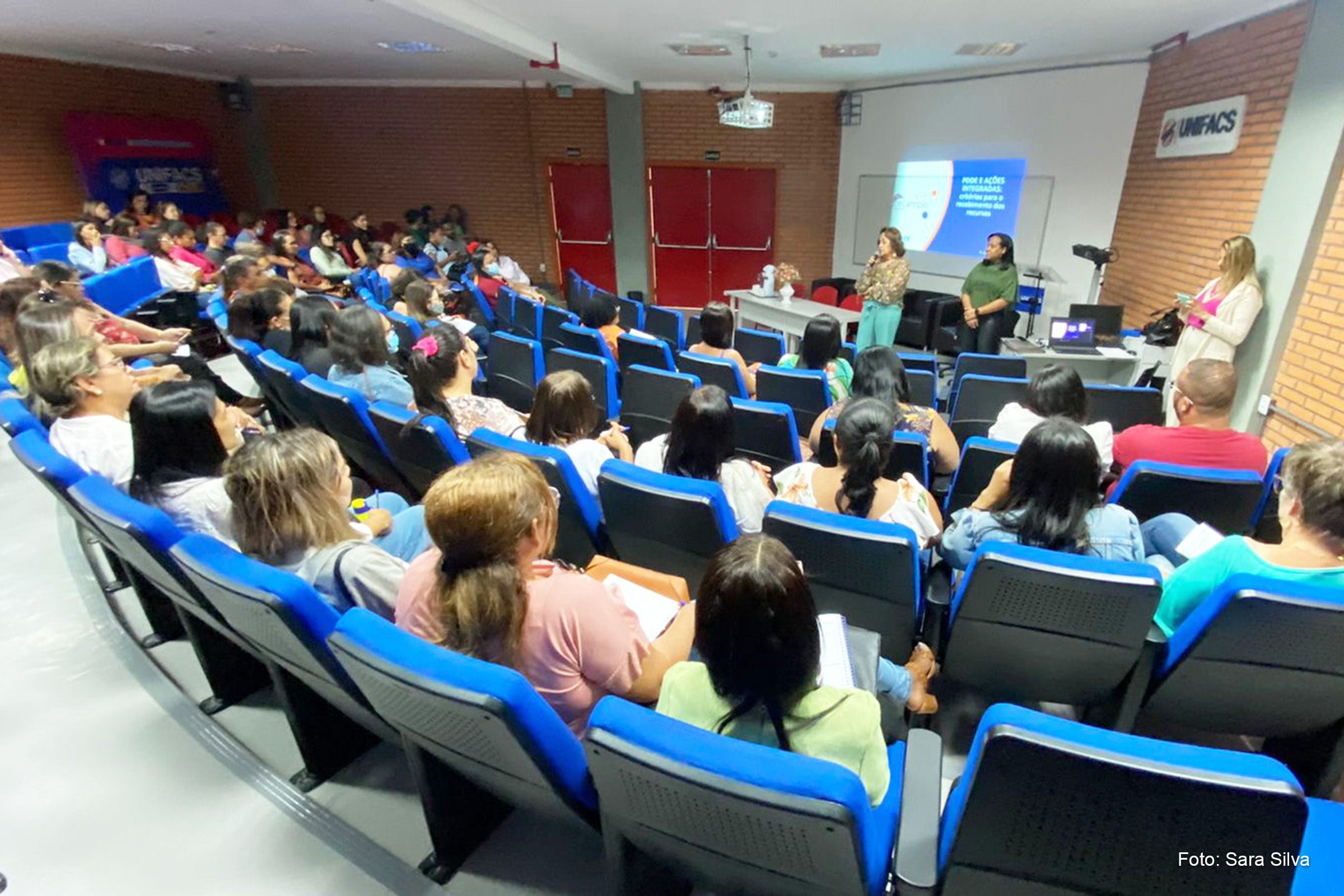 Curso “PDDE e ações integradas” acontece no auditório da UNIFACS - Santa Mônica, em Feira de Santana.