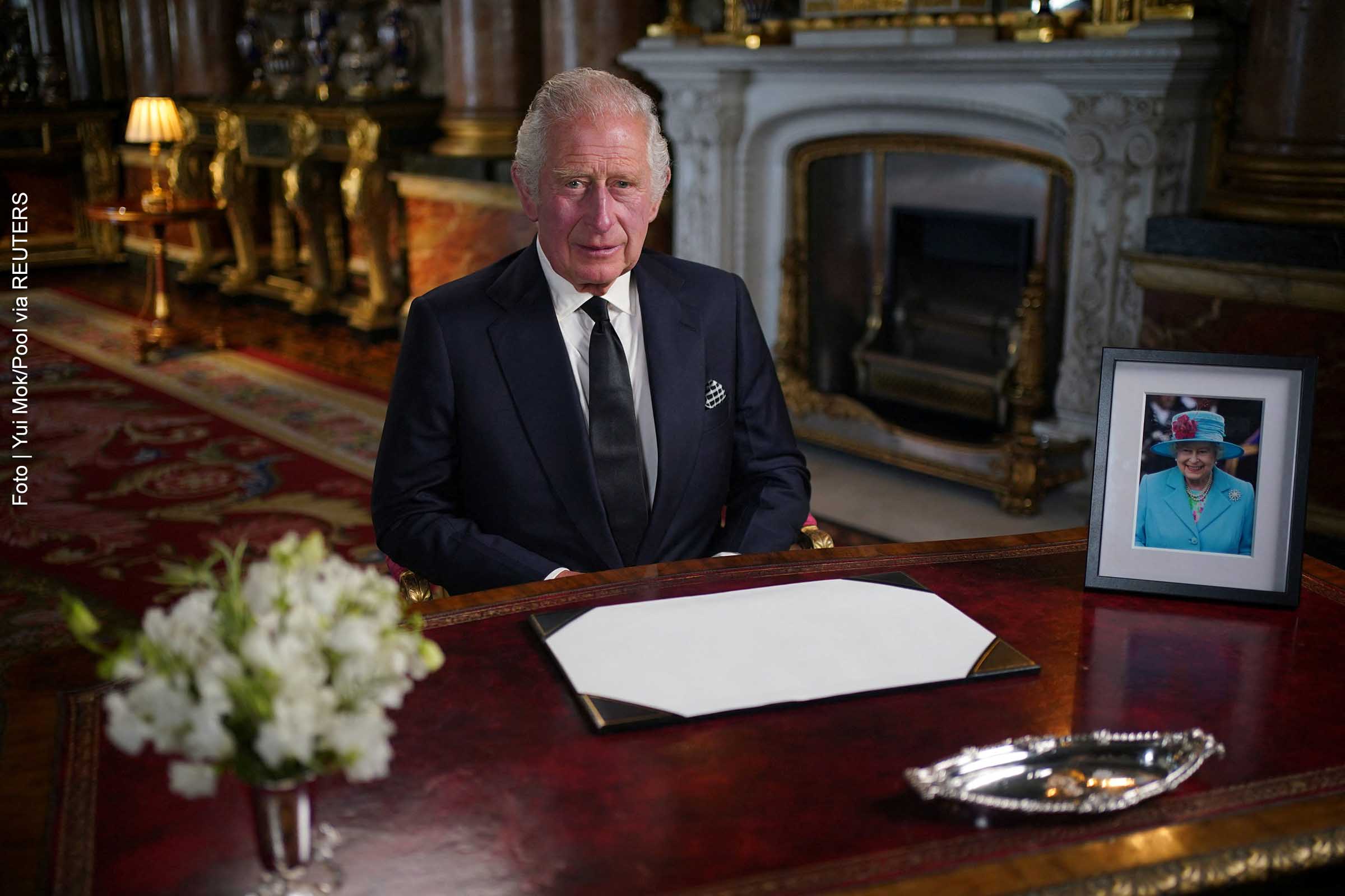 Tradicional cerimônia de proclamação do novo monarca é transmitida ao vivo na televisão pela primeira vez. Em discurso, Charles 3° promete seguir exemplo de sua mãe no seu reinado.
