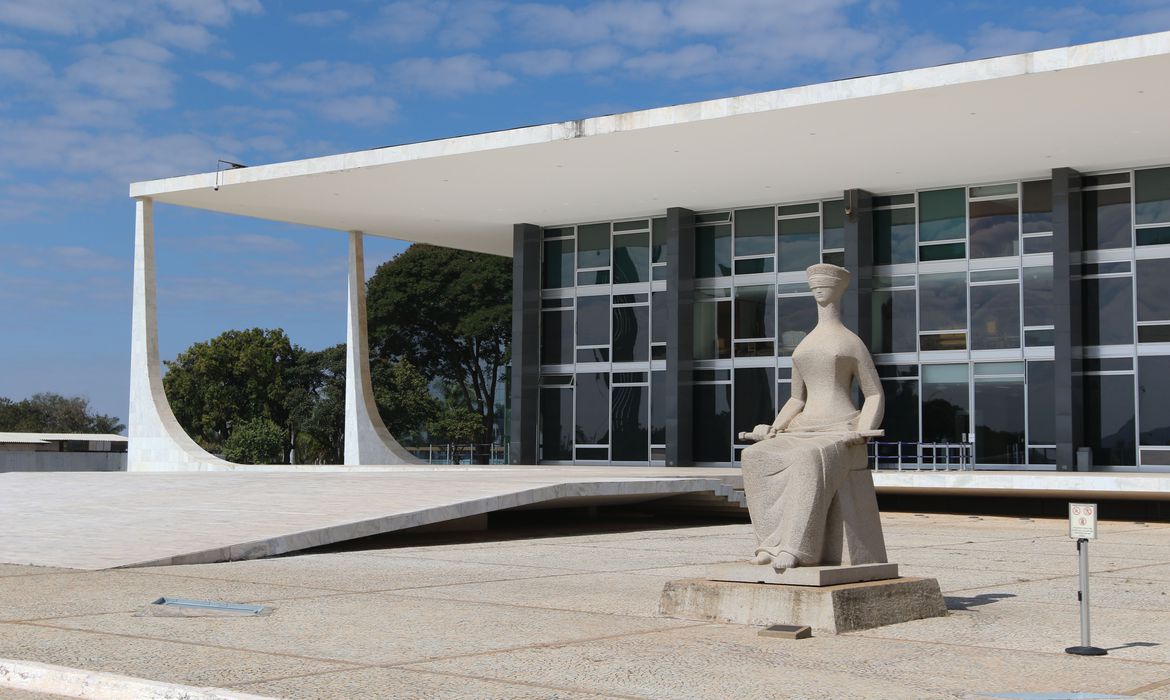 Além de Fachin, os votos foram proferidos pelos ministros Luís Roberto Barroso, Alexandre de Moraes, Gilmar Mendes, Ricardo Lewandowski e a presidente, Rosa Weber.