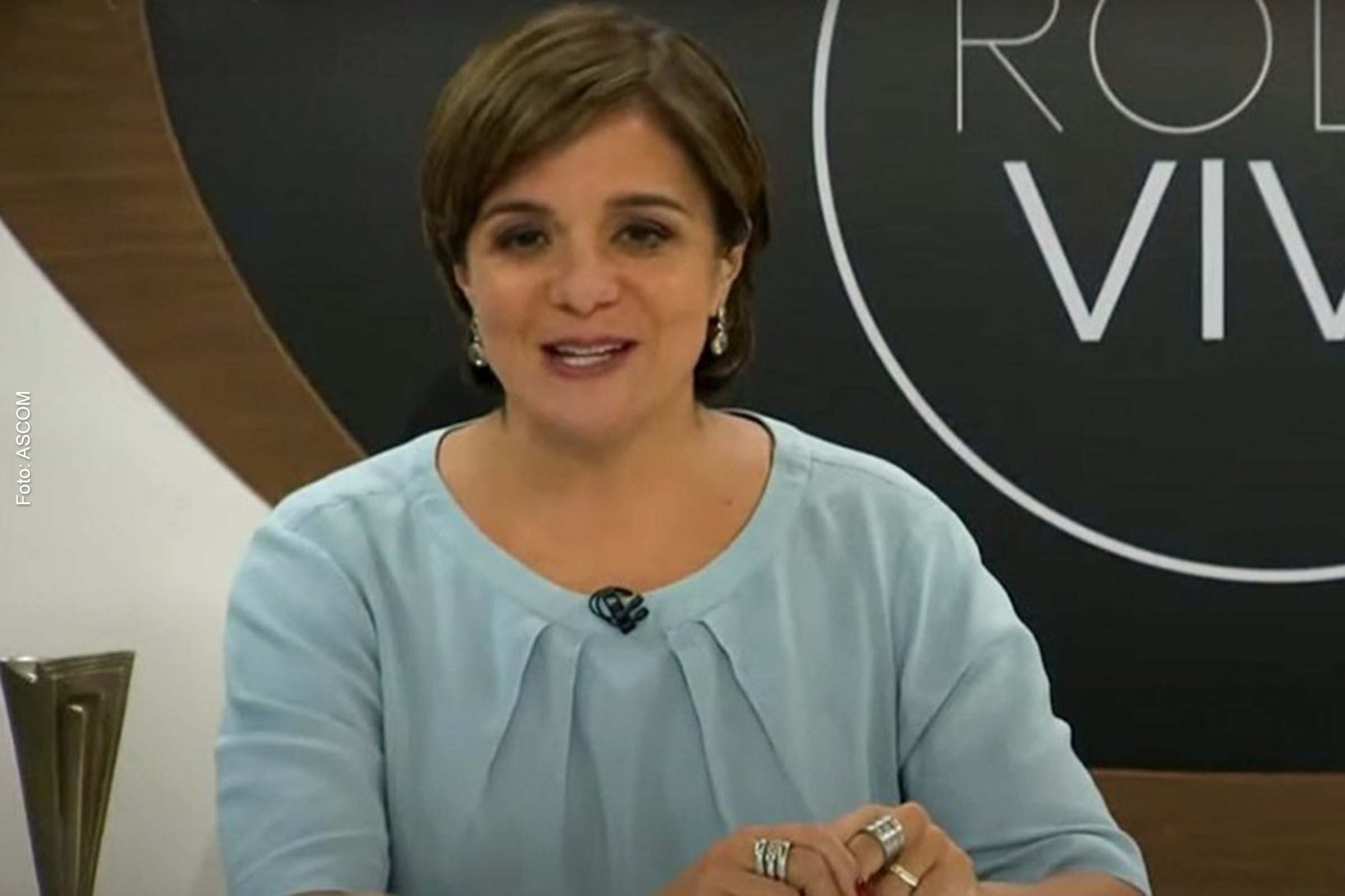 Vera Magalhães na bancada do programa Roda Viva, na TV Cultura.