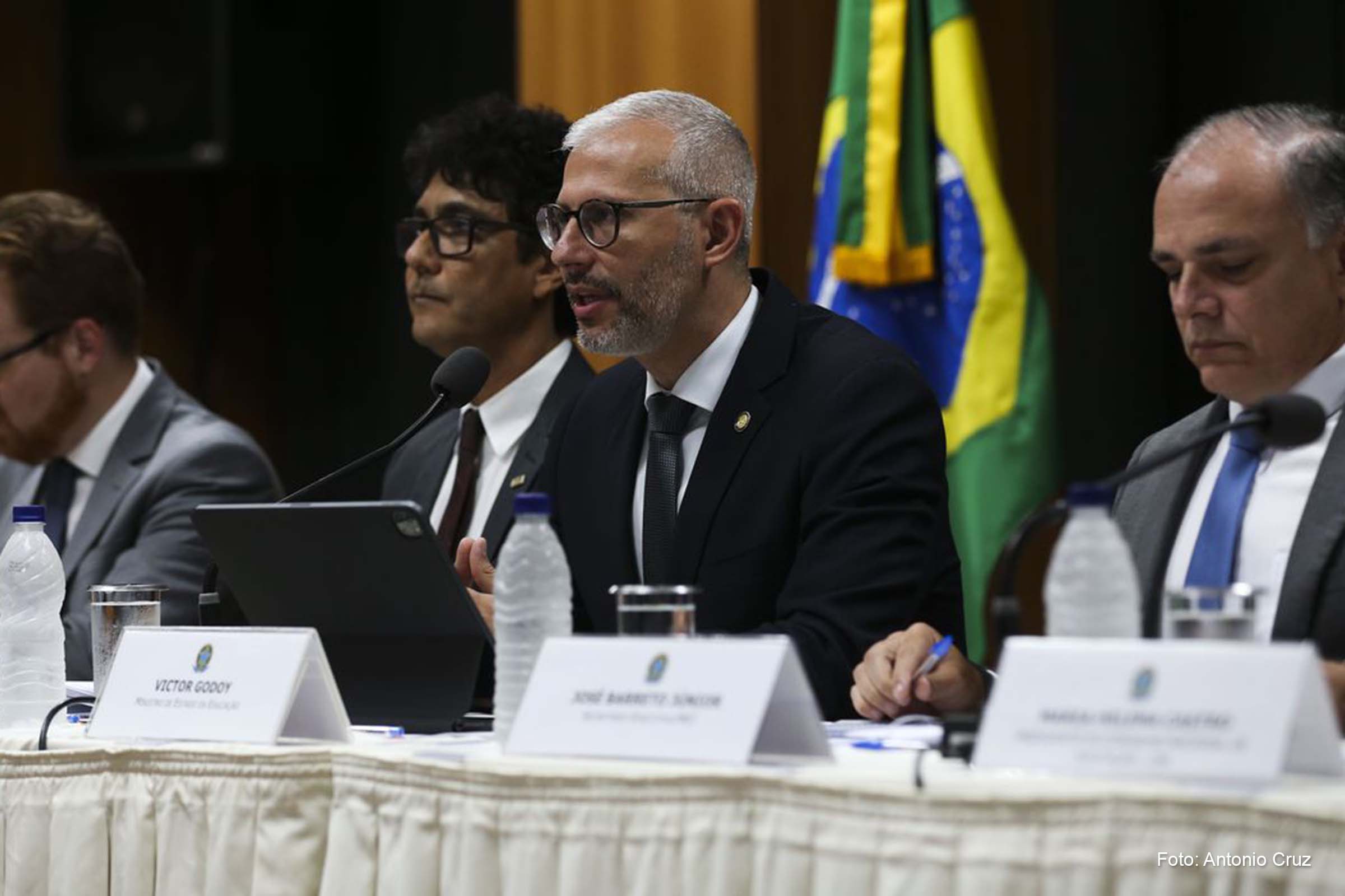 Victor Godoy, ministro da Educação.