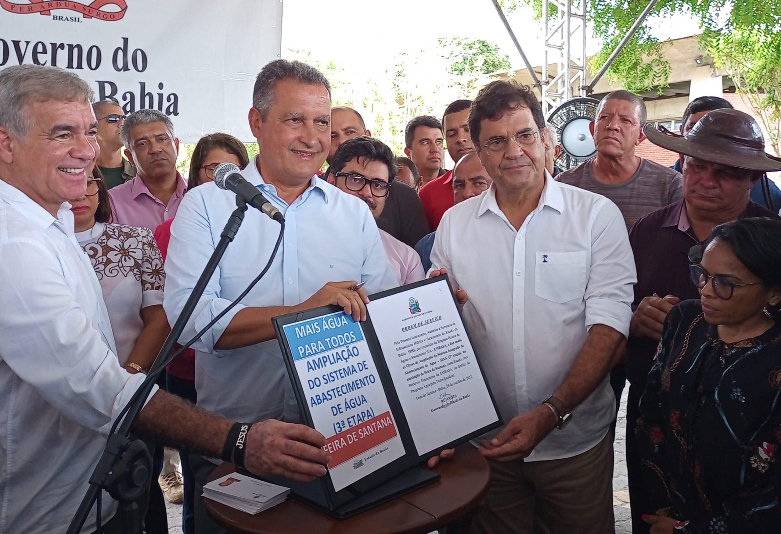 Governador Rui Costa assina ordem de investimento de R$ 75 milhões no sistema de abastecimento de água potável de Feira de Santana e região.