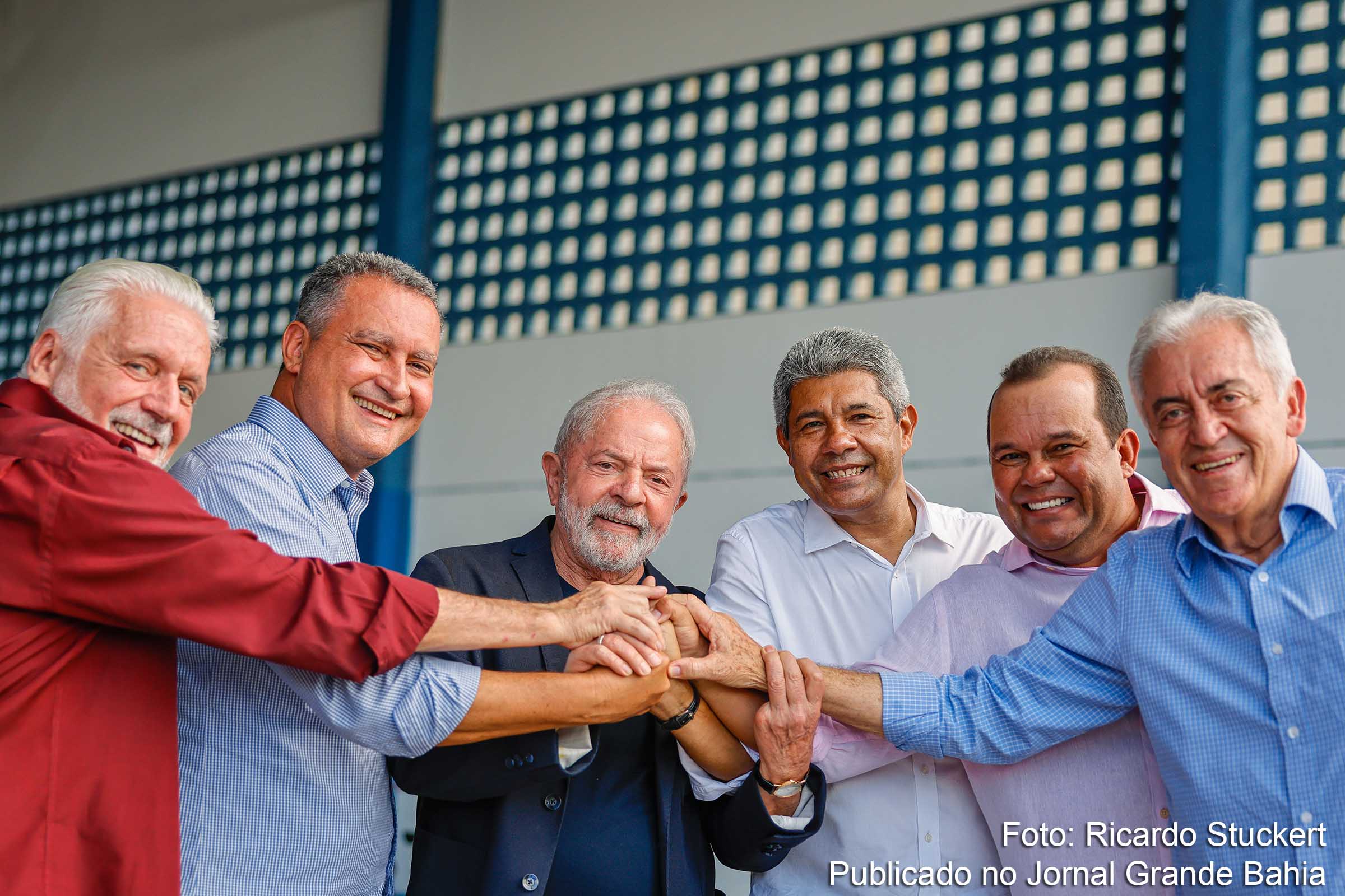 Lula, Jerônimo Rodrigues e lideranças do PT e da aliança suprapartidária participam da Caminhada Brasil da Esperança em Salvador.